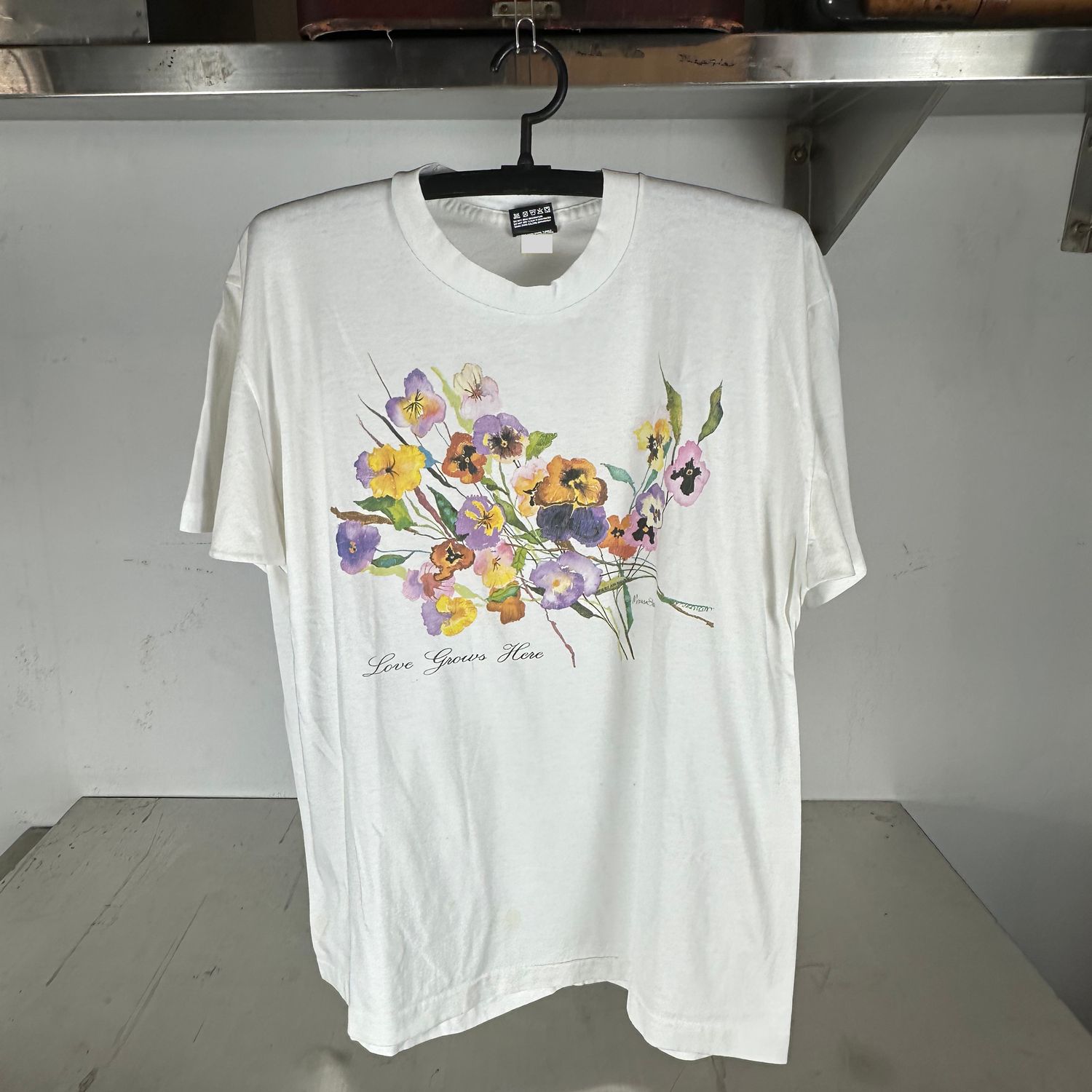 ​Vintage 80s Love Grows Here Flower Floral Artwork Graphic T-Shirt