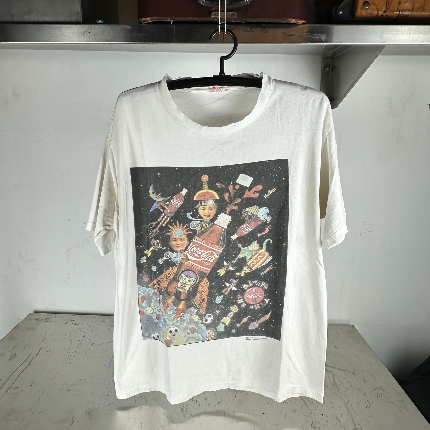 ​​Vintage 1995 Coca Cola Space Artwork Graphic Large T-shirt