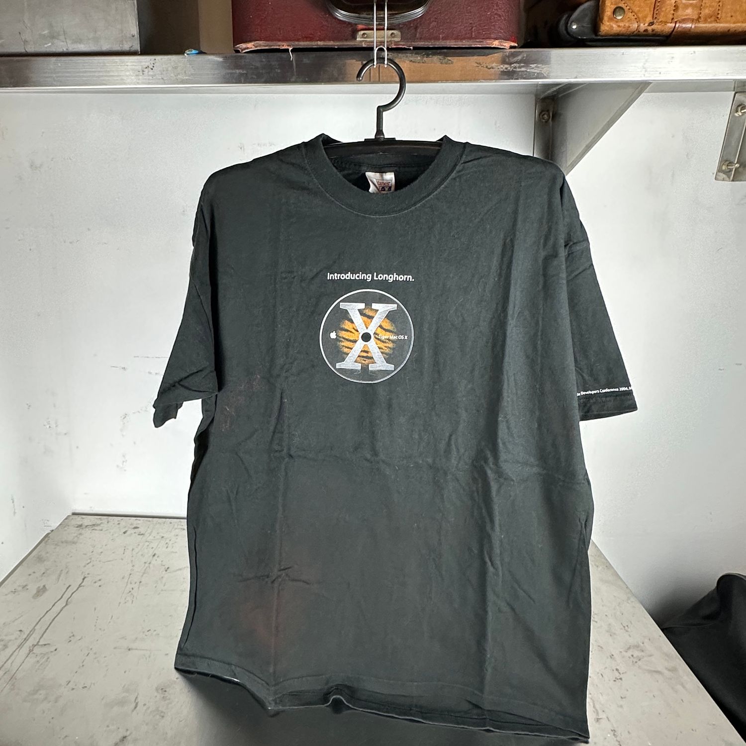 ​​​​​​​Vintage 2004 Apple Mac OS X Tiger Promo XL T-shirt