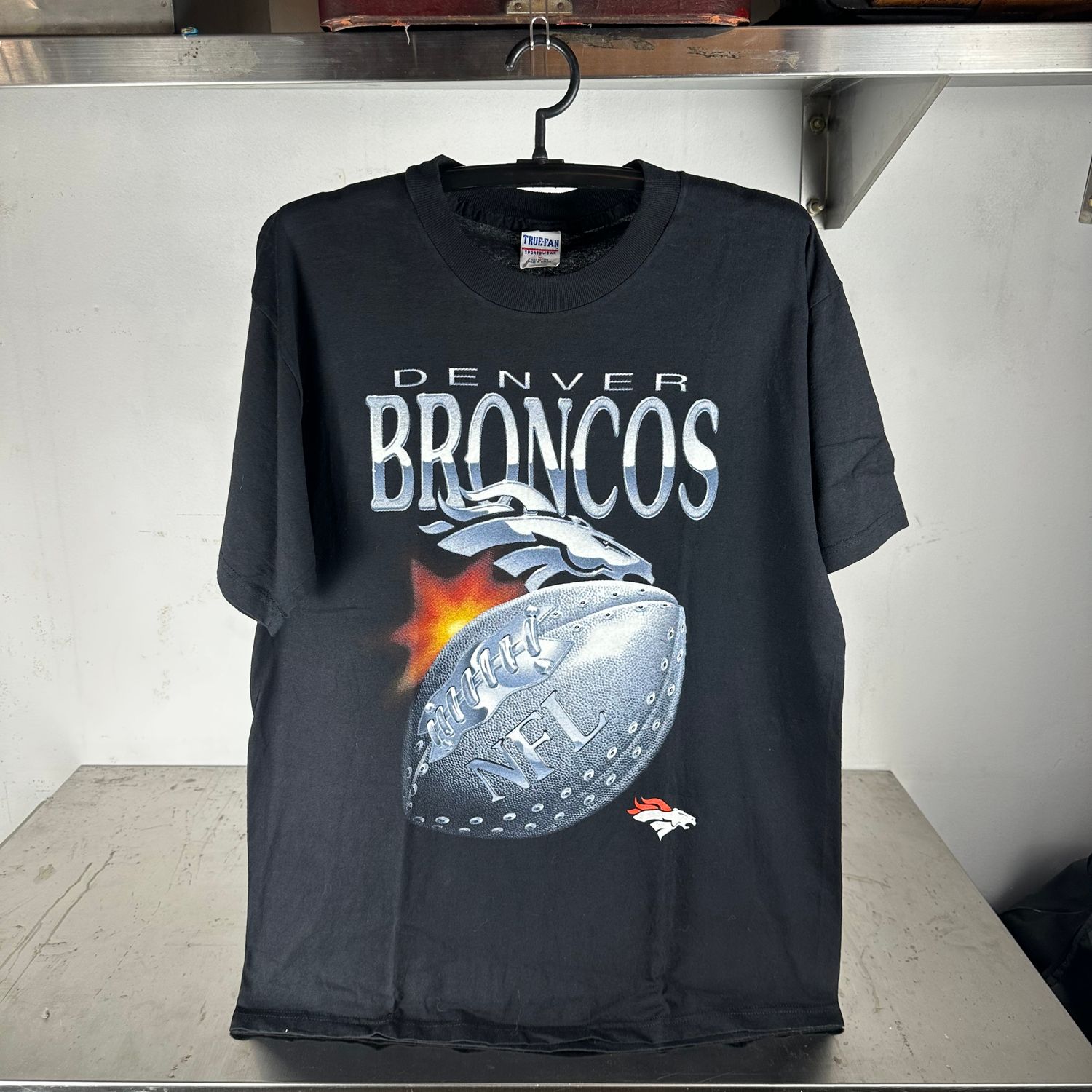 ​​Vintage 90s Denver Broncos Football NFL Graphic Large T-shirt