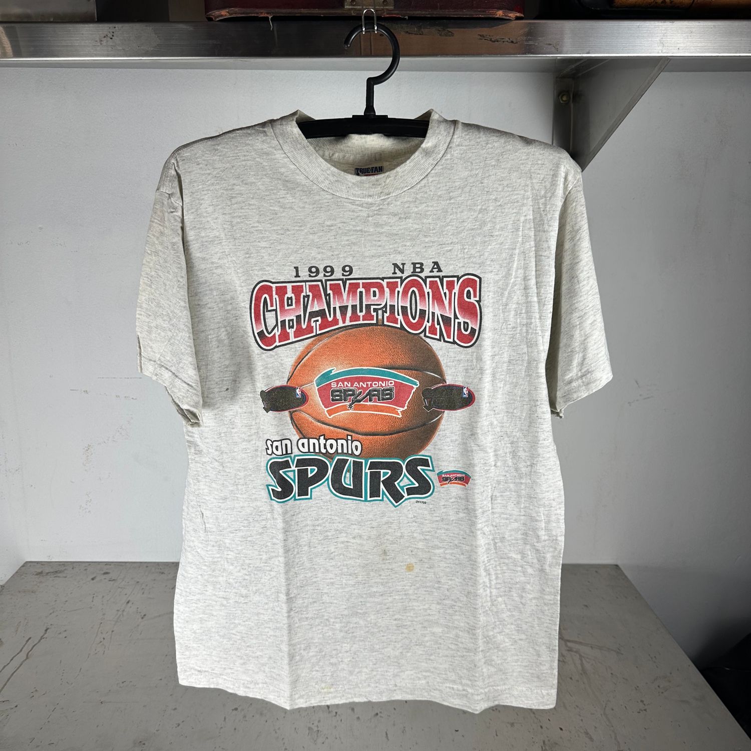 ​​Vintage 1999 San Antonio Spurs NBA Champions Graphic T-shirt
