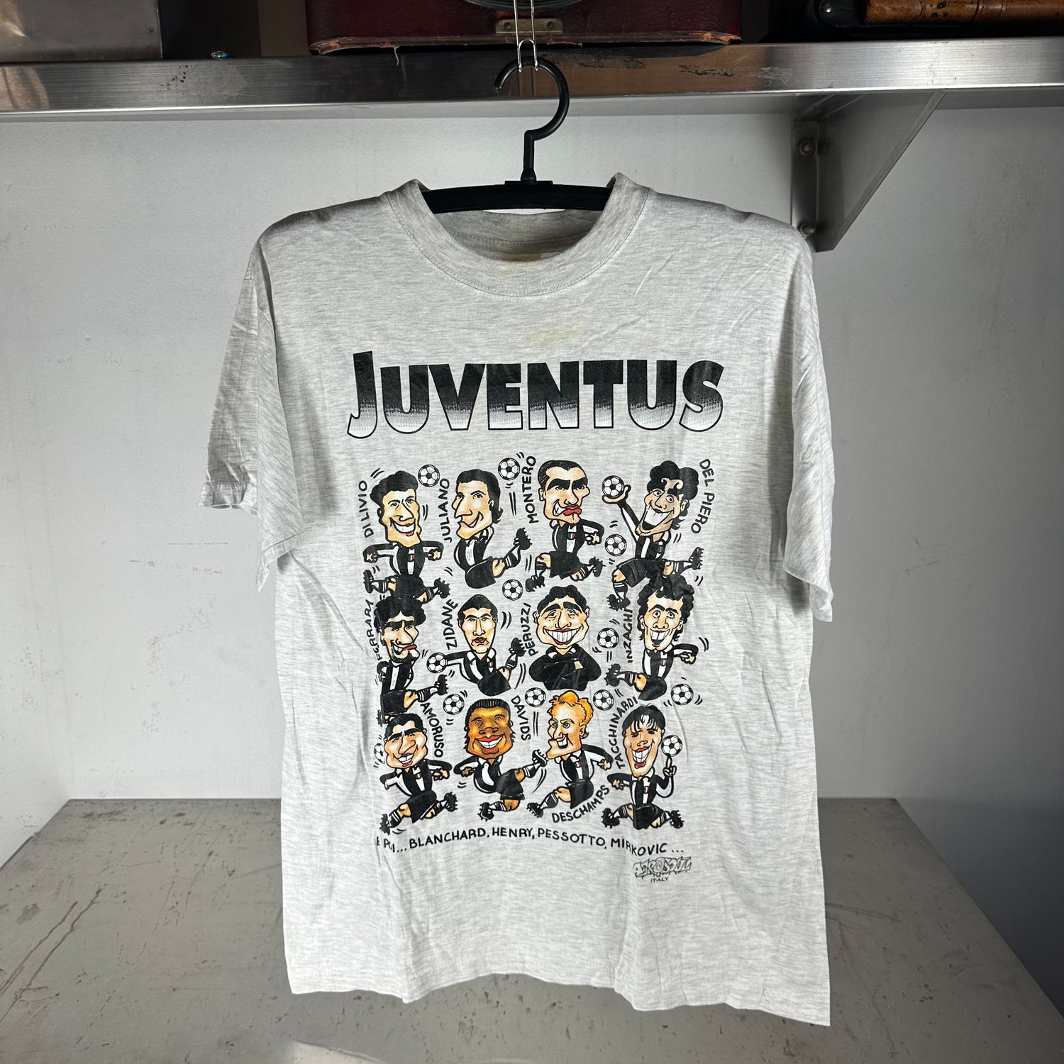 ​​Vintage 90s Juventus FC Italian Soccer Club Caricature Graphic T-shirt