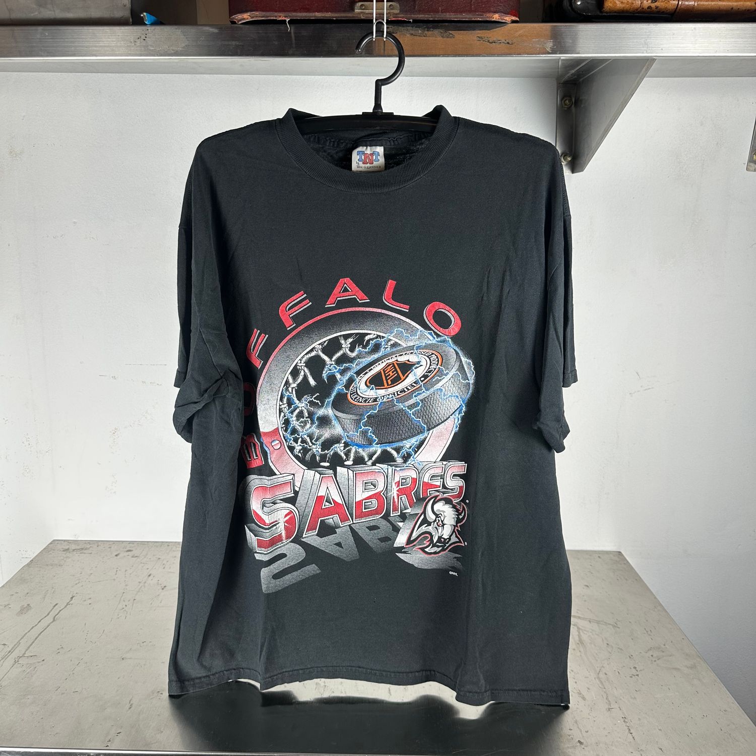 ​​Vintage 90s Buffalo Sabres NHL Lightning Graphic XL T-shirt