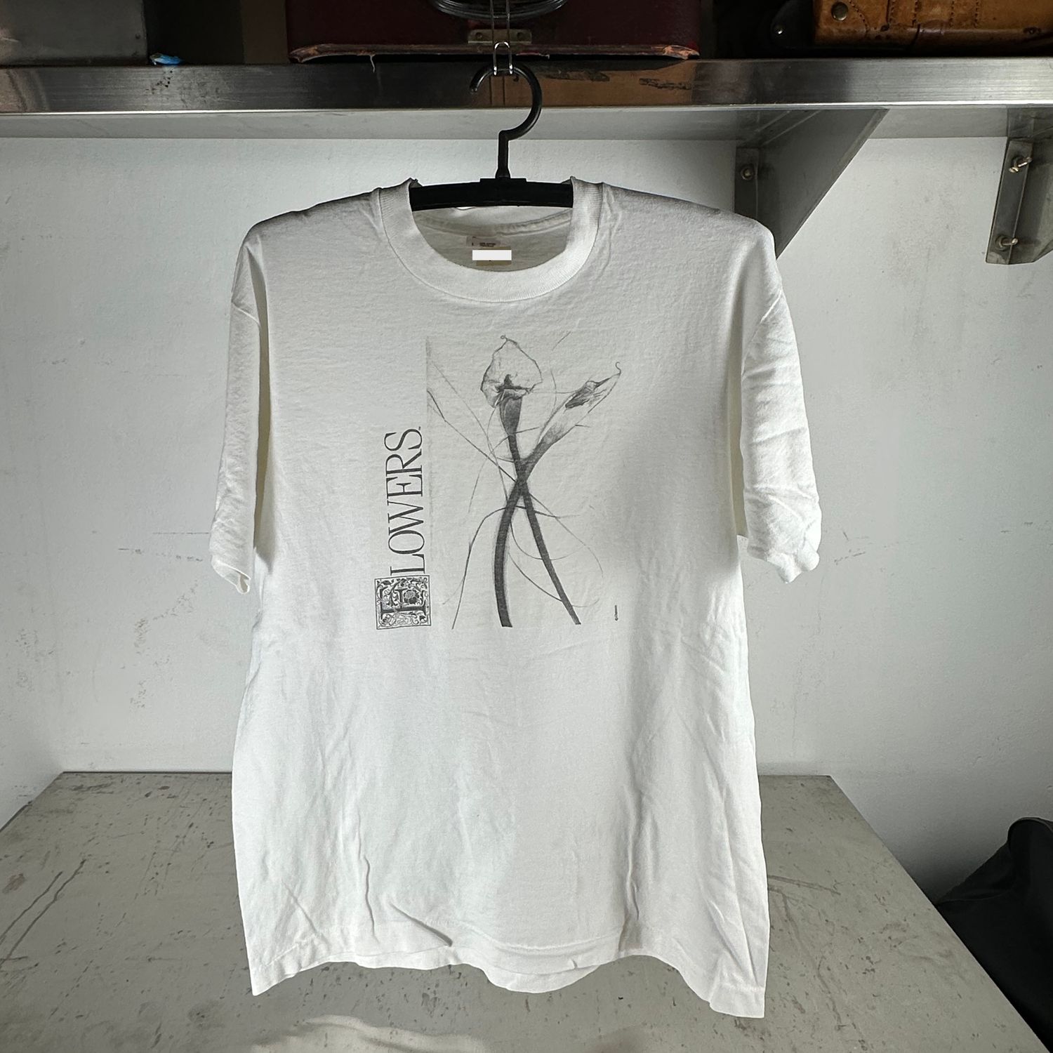 ​​​Vintage 90s Flowers Drawing Artwork Graphic Large T-shirt