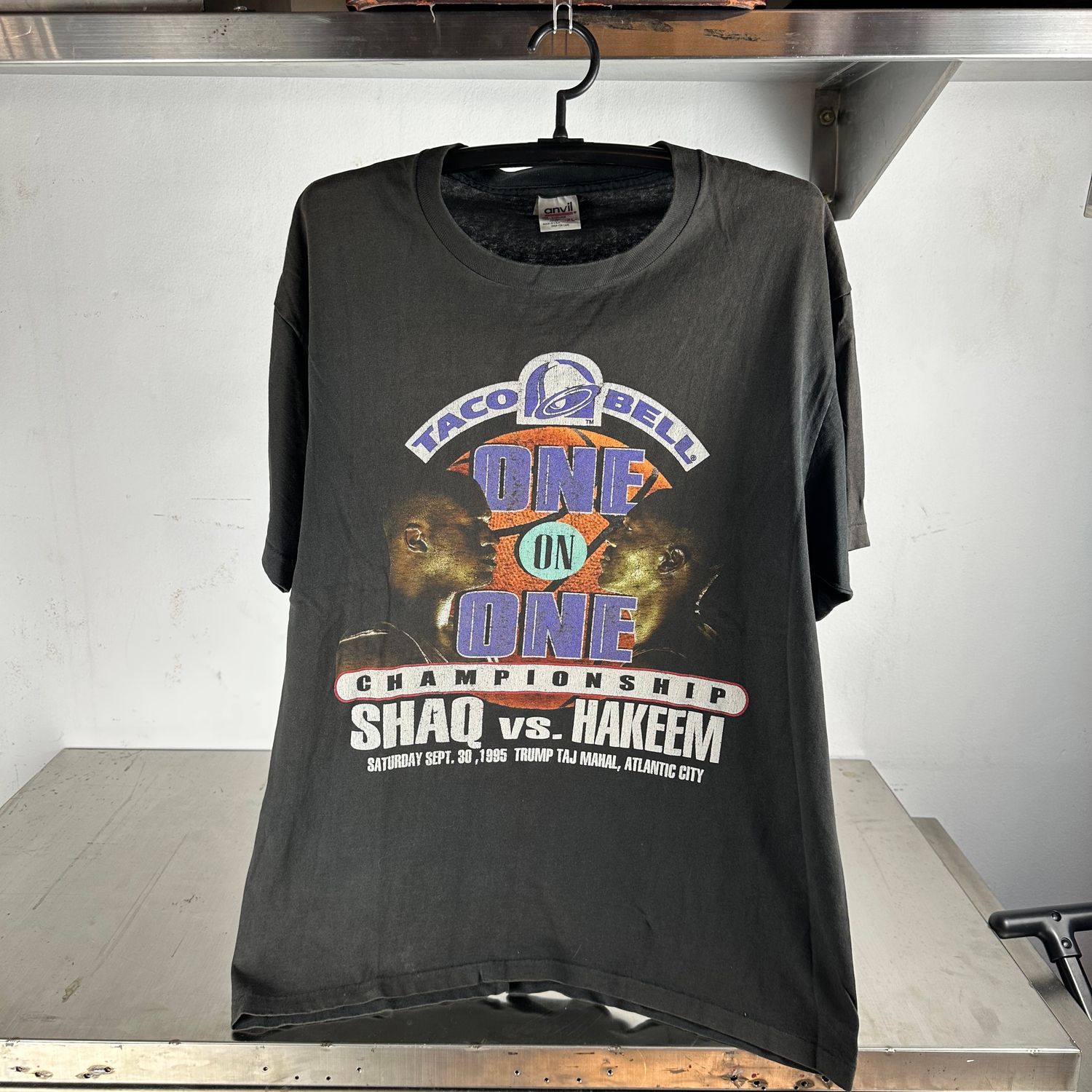 ​​Vintage 1995 Taco Bell One On One Championship Shaq VS Hakeem T-shirt