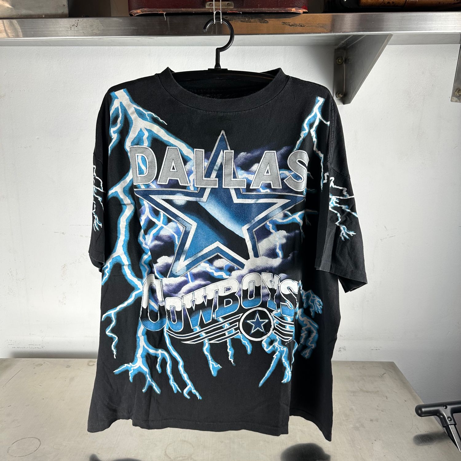 ​​Vintage 1993 Dallas Cowboys NFL Lightning All Over Print 2XL T-shirt