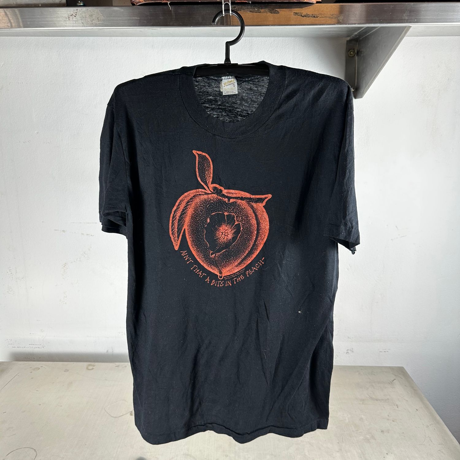 ​​Vintage 1982 Ain't That A Bite In The Peach Graphic T-shirt