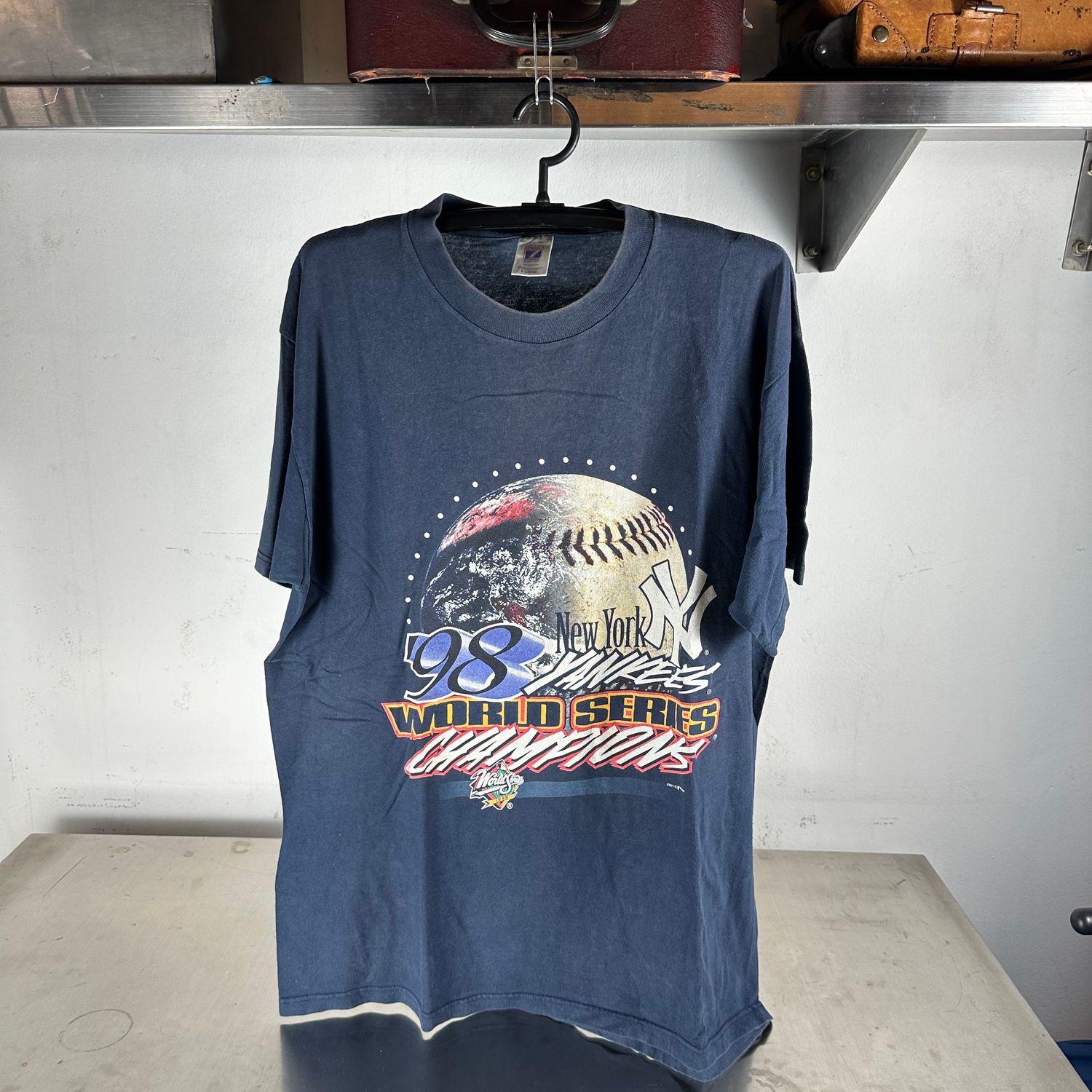​Vintage 1998 New York Yankees MLB World Champions Graphic T-shirt