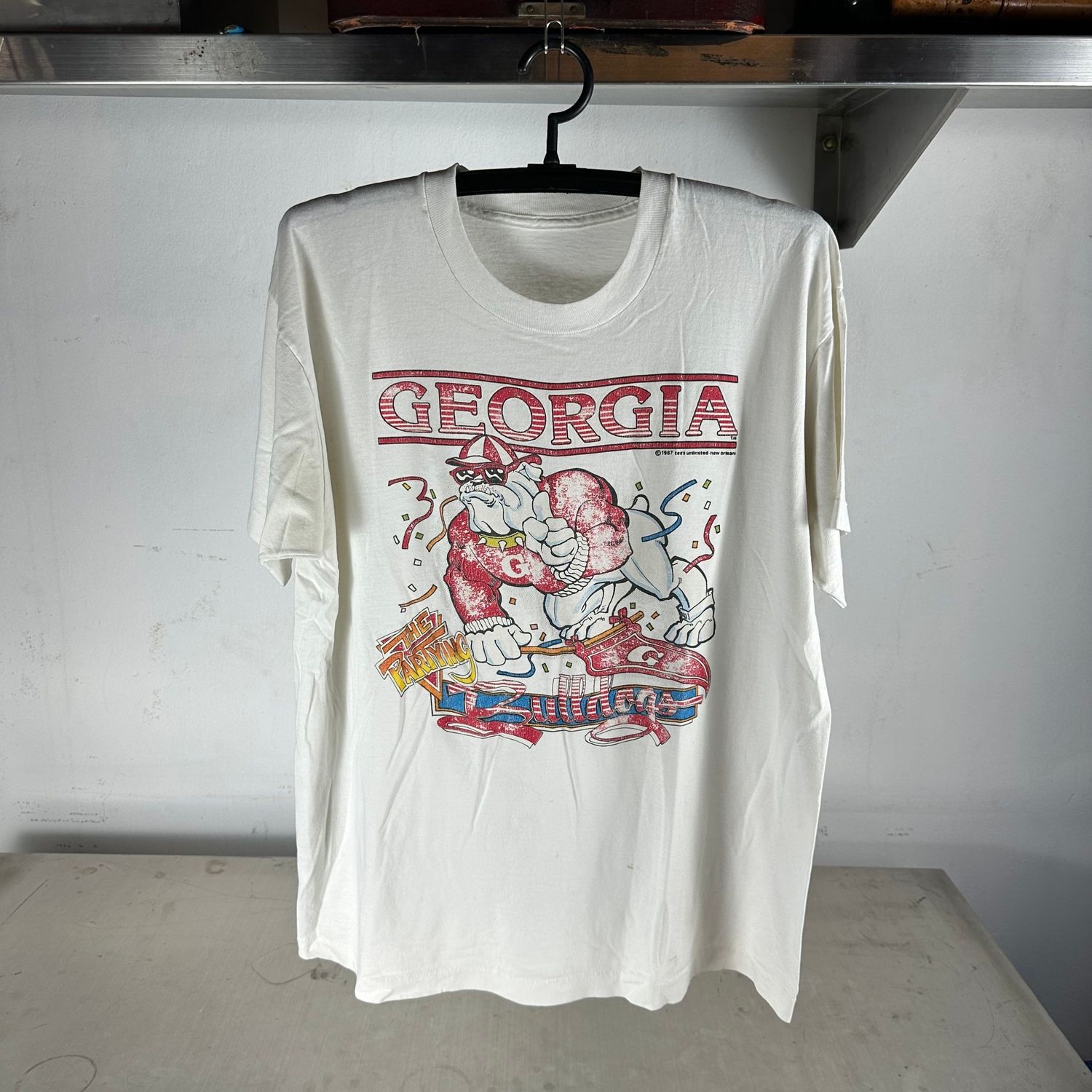 ​Vintage 1987 Georgia Bulldogs The Partying NCAA Mascot Graphic T-shirt