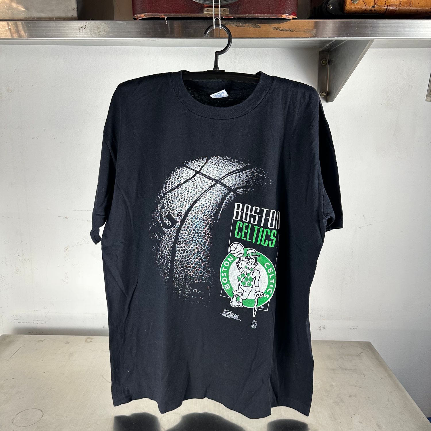 ​Vintage 90s Boston Celtics NBA Salem Sportswear Graphic XL T-shirt