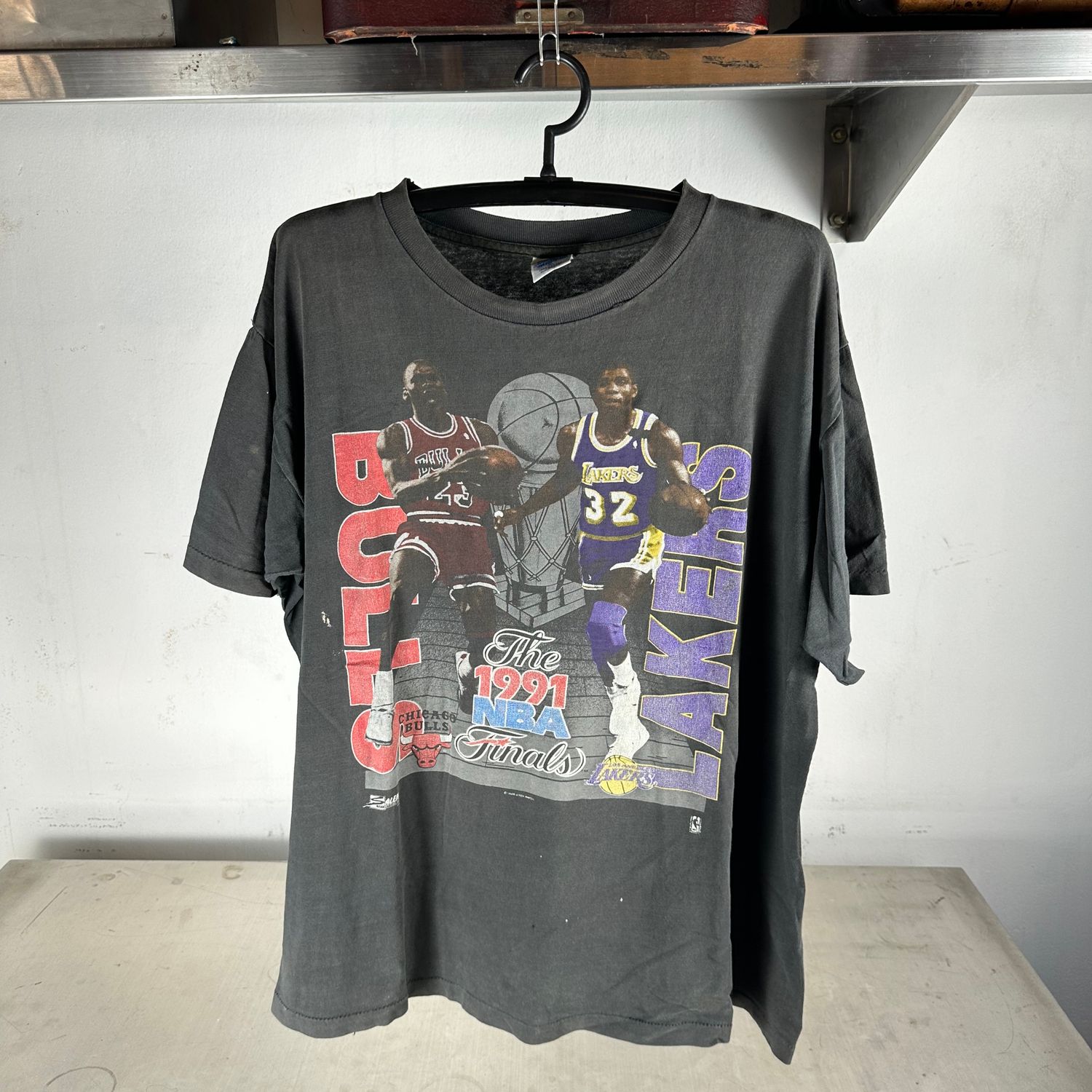 ​Vintage 1991 NBA Finals Bulls VS Lakers Michael Jordan Magic Johnson T-shirt