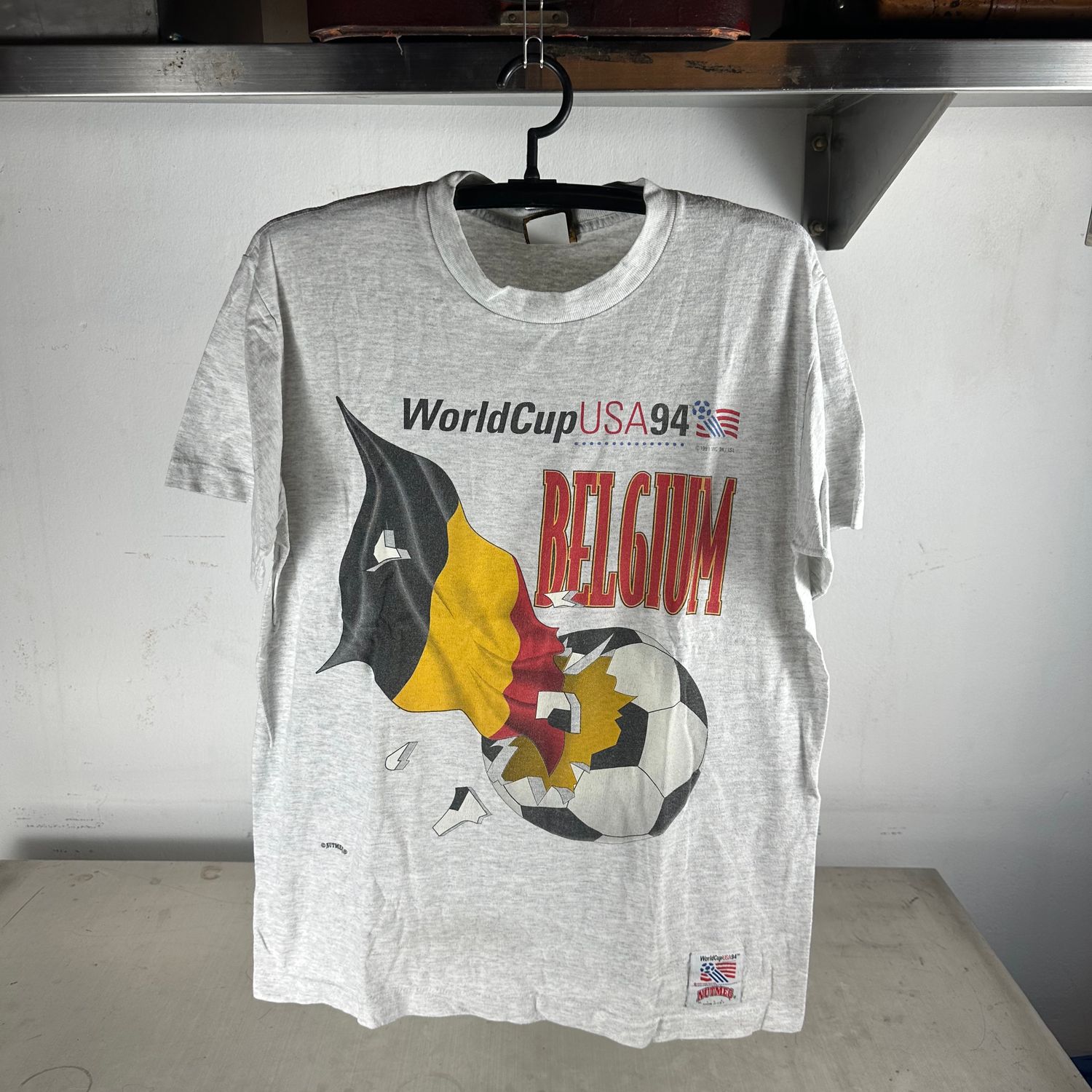 ​Vintage Belgium 1994 USA Soccer World Cup Nutmeg Graphic T-shirt