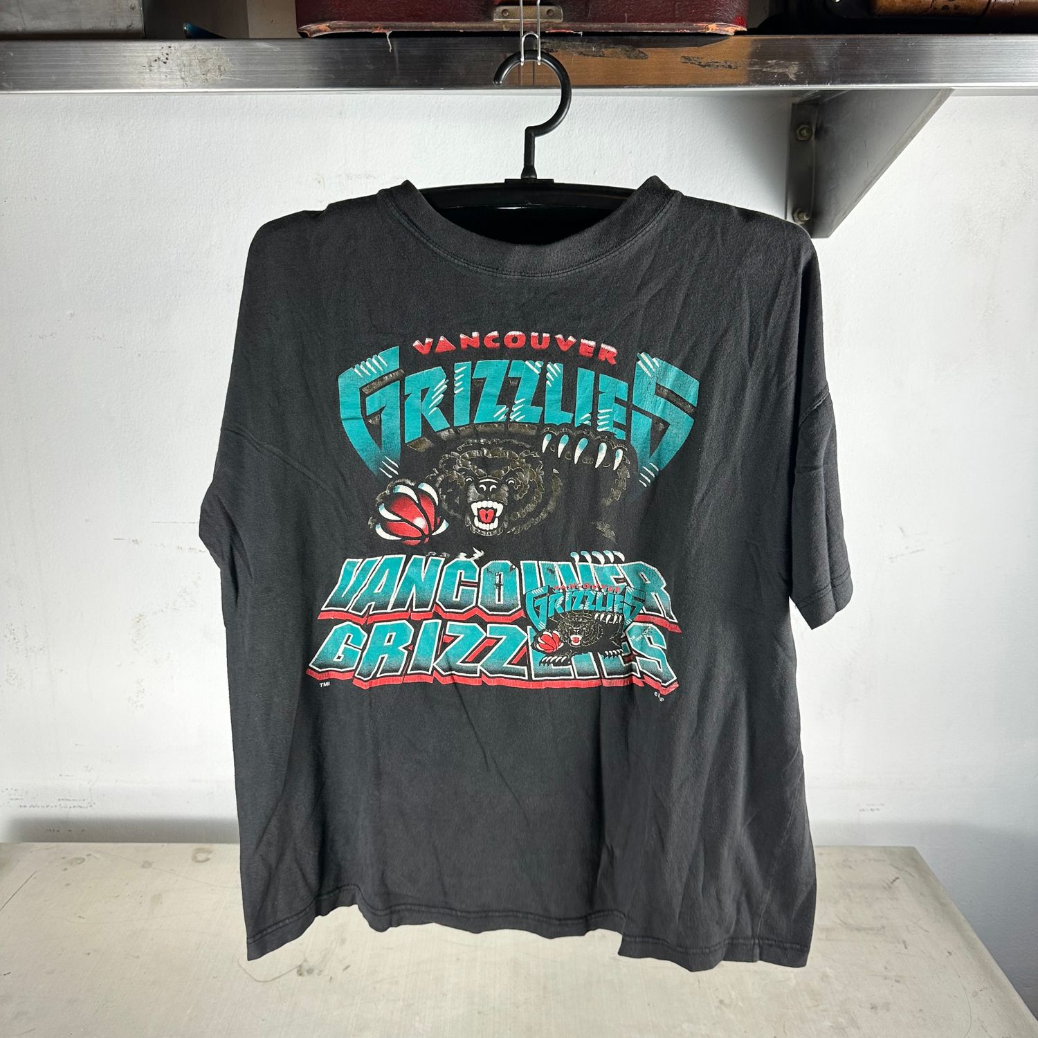 Vintage 90s Vancouver Grizzlies Basketball NBA Graphic T-shirt
