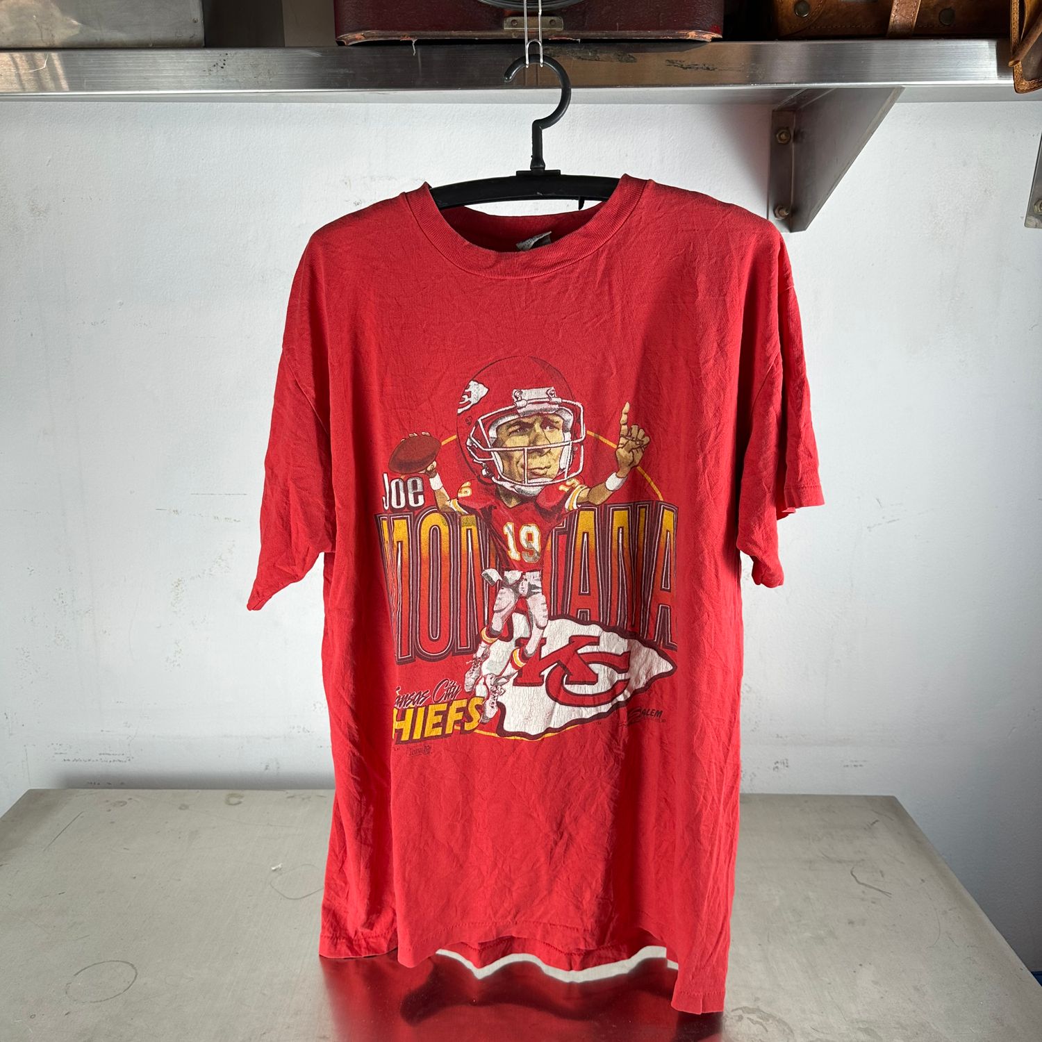 ​Vintage 90s Joe Montana Kansas City Chiefs NFL Caricature T-Shirt