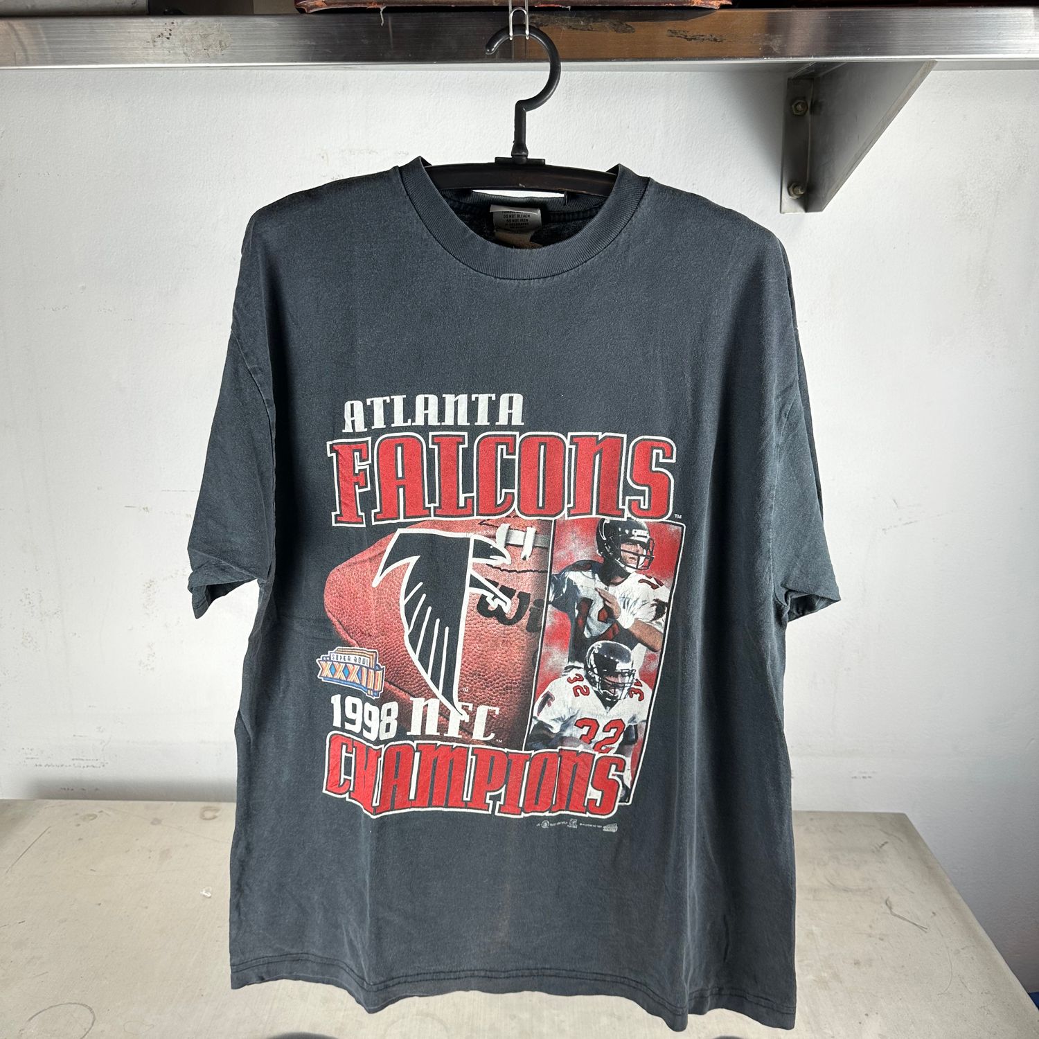 Vintage 1998 Atlanta Falcons NFC Champions NFL Graphic T-Shirt