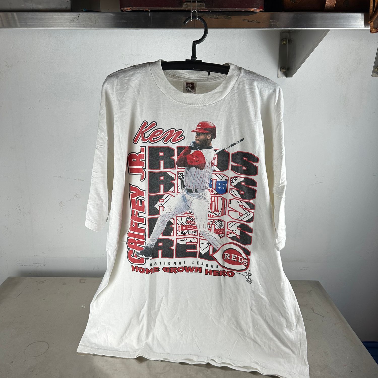 ​Vintage 2000 Ken Griffey Jr Cincinnati Reds Home Grown Hero MLB T-Shirt