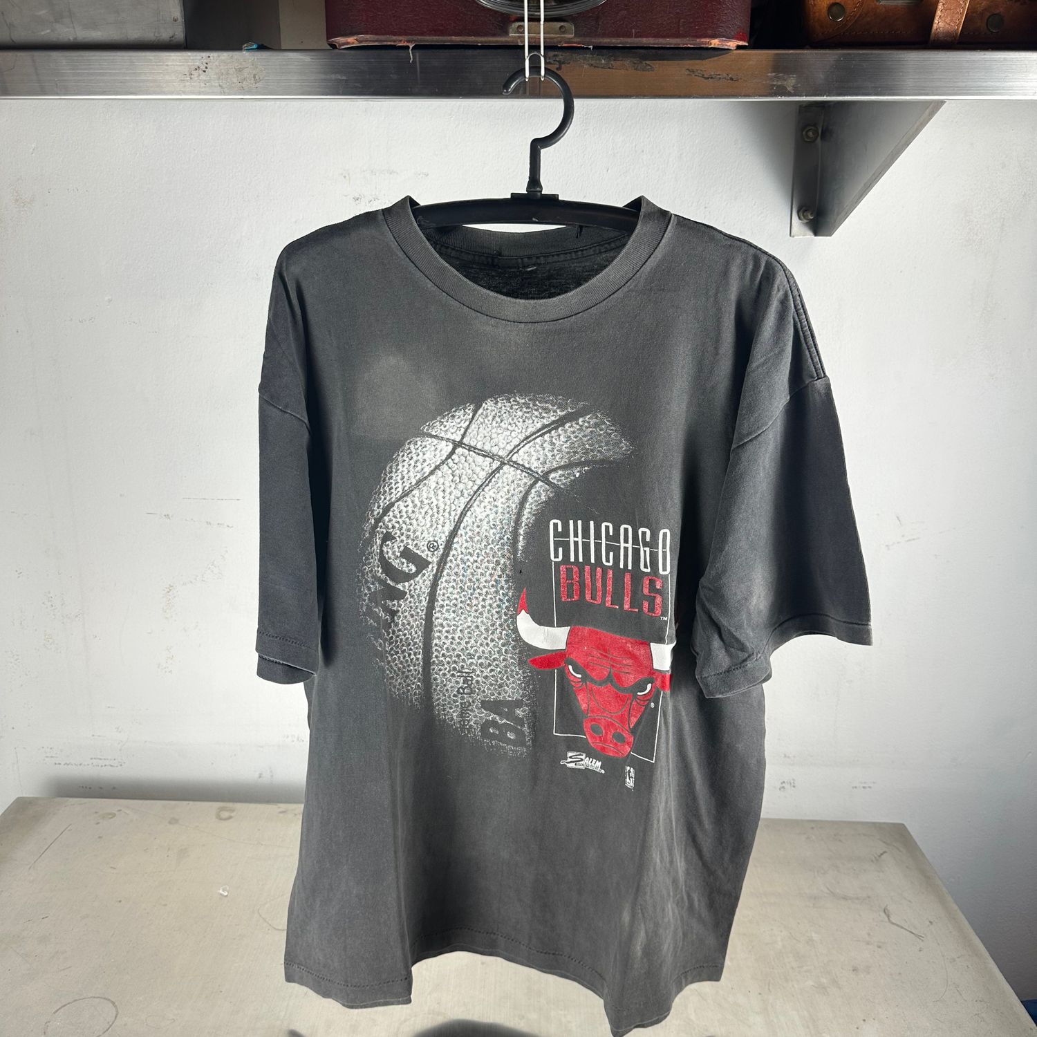 ​Vintage 90s Chicago Bulls NBA Basketball Graphic T-Shirt