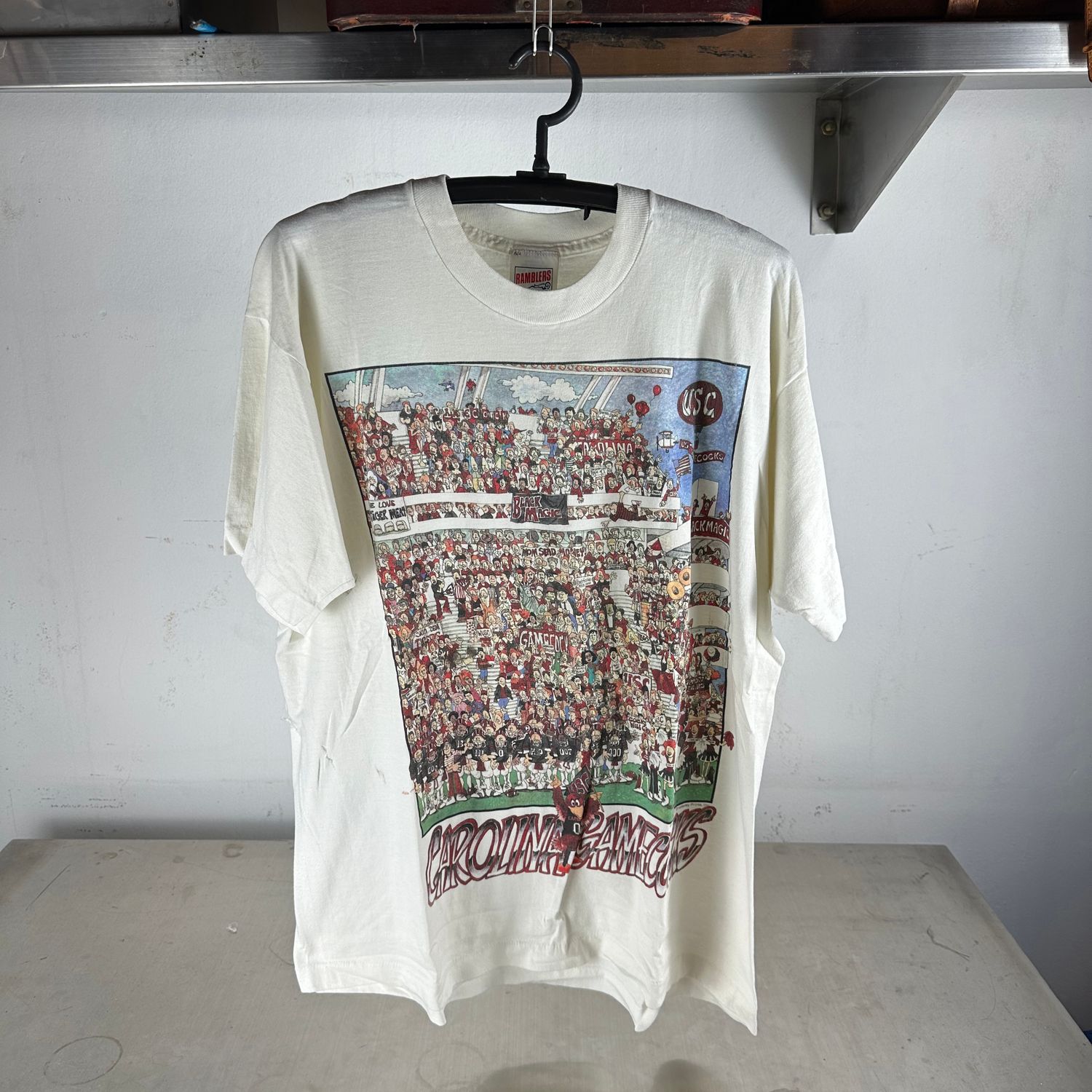 ​Vintage 1987 USC Gamecocks NCAA Football Artwork Graphic T-Shirt