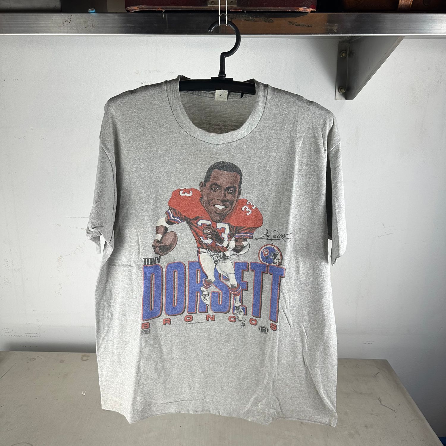 ​​Vintage 80s Tony Dorsett Denver Broncos NFL Caricature T-Shirt