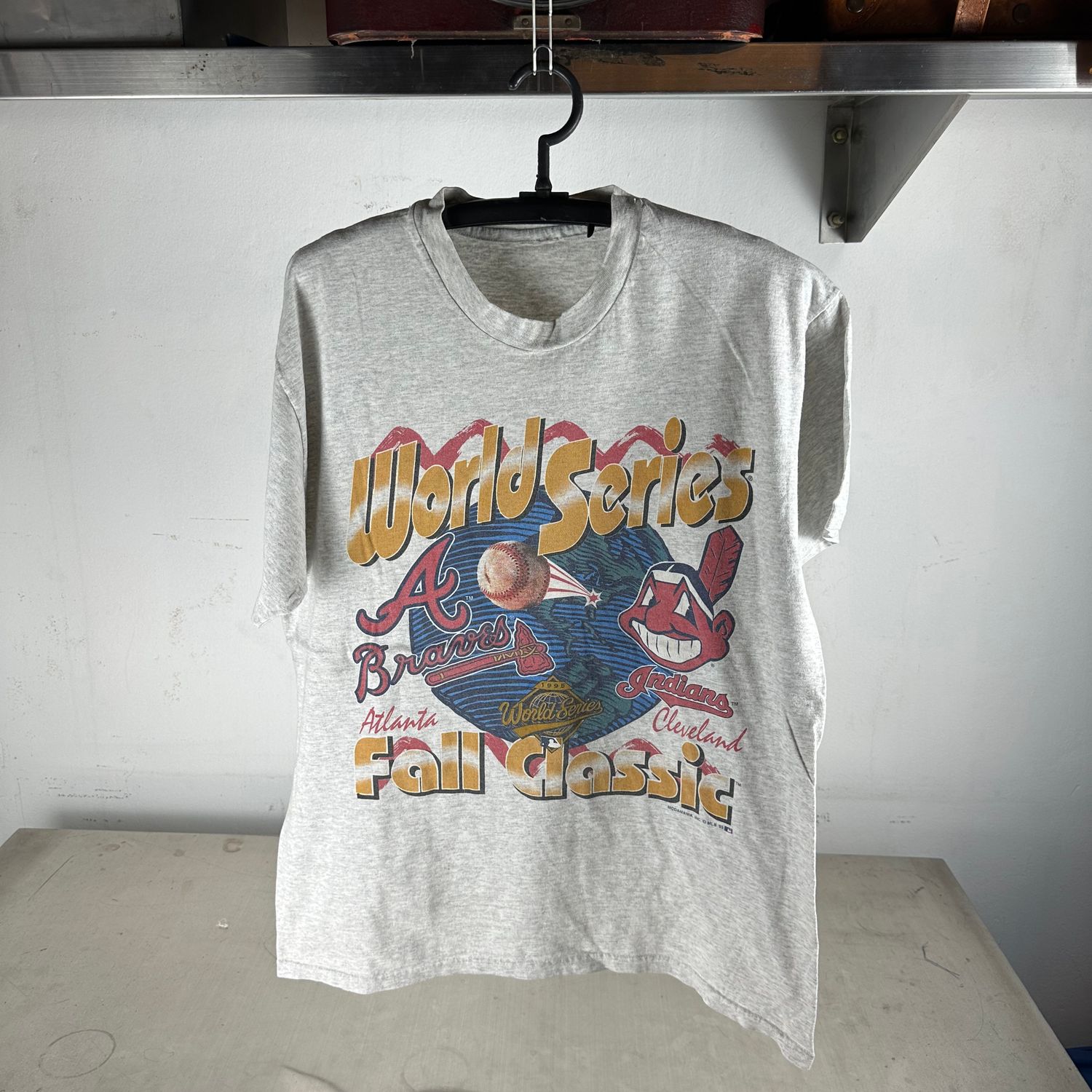 ​Vintage 1995 MLB World Series Atlanta Braves VS Cleveland Indians T-Shirt