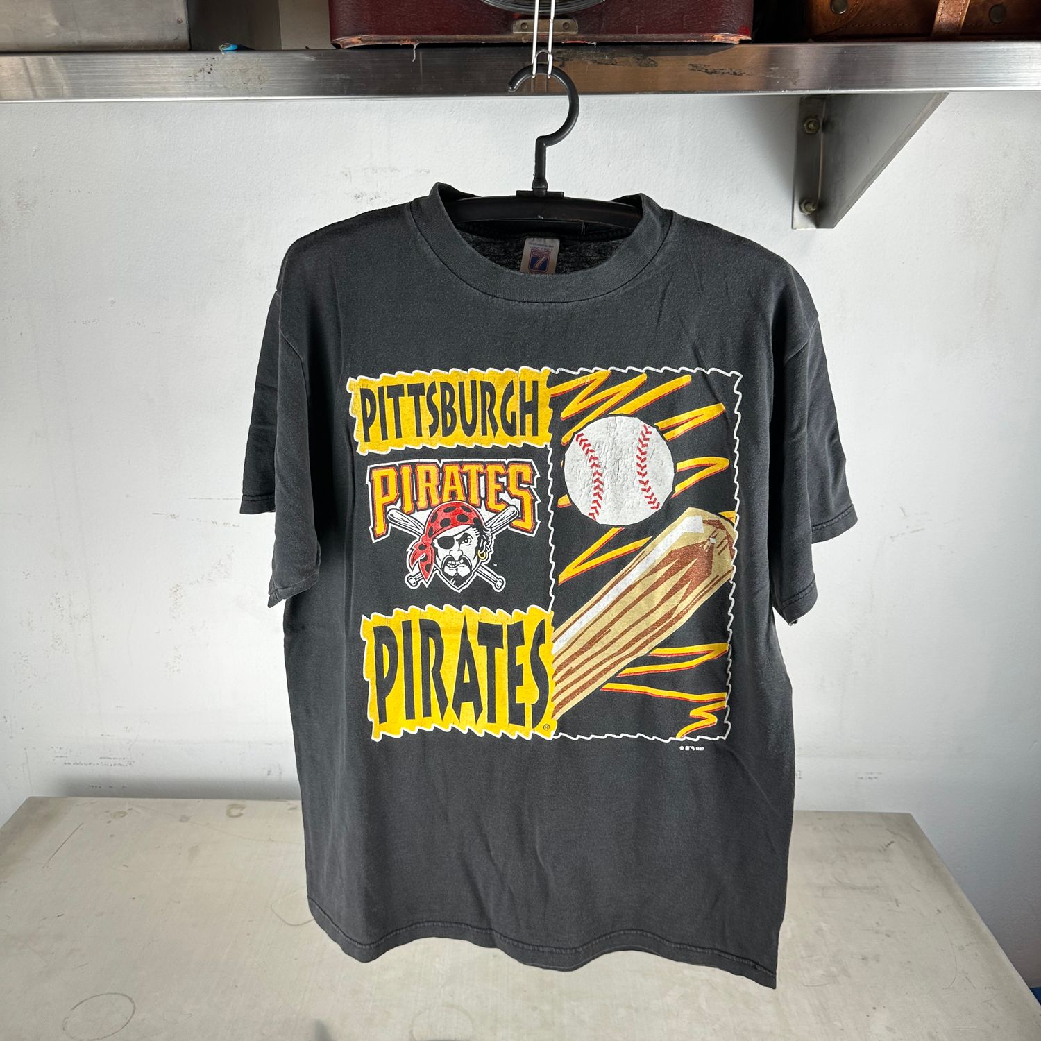 ​Vintage 1997 Pittsburgh Pirates MLB Baseball Graphic T-Shirt