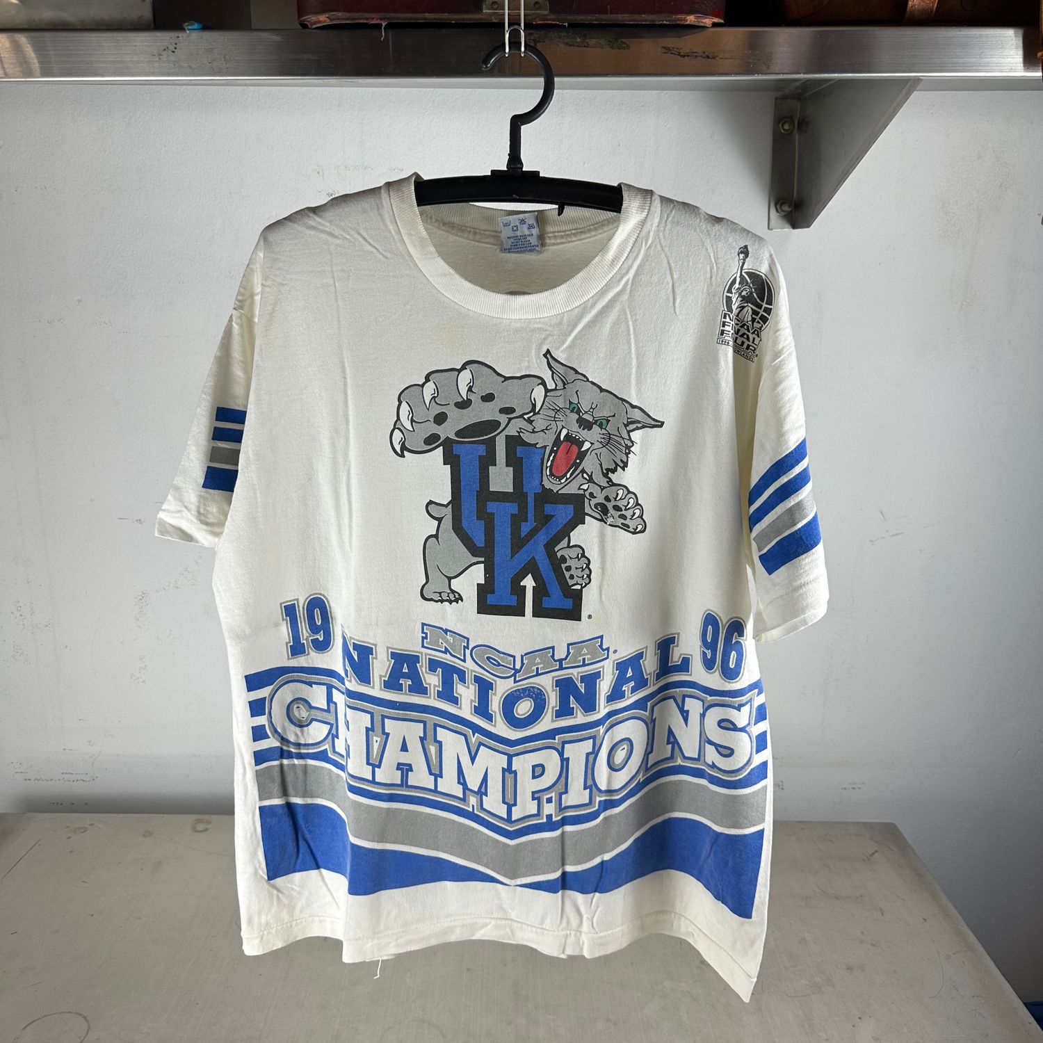 ​Vintage 1996 Kentucky Wildcats NCAA National Champions Salem Sportswear T-Shirt