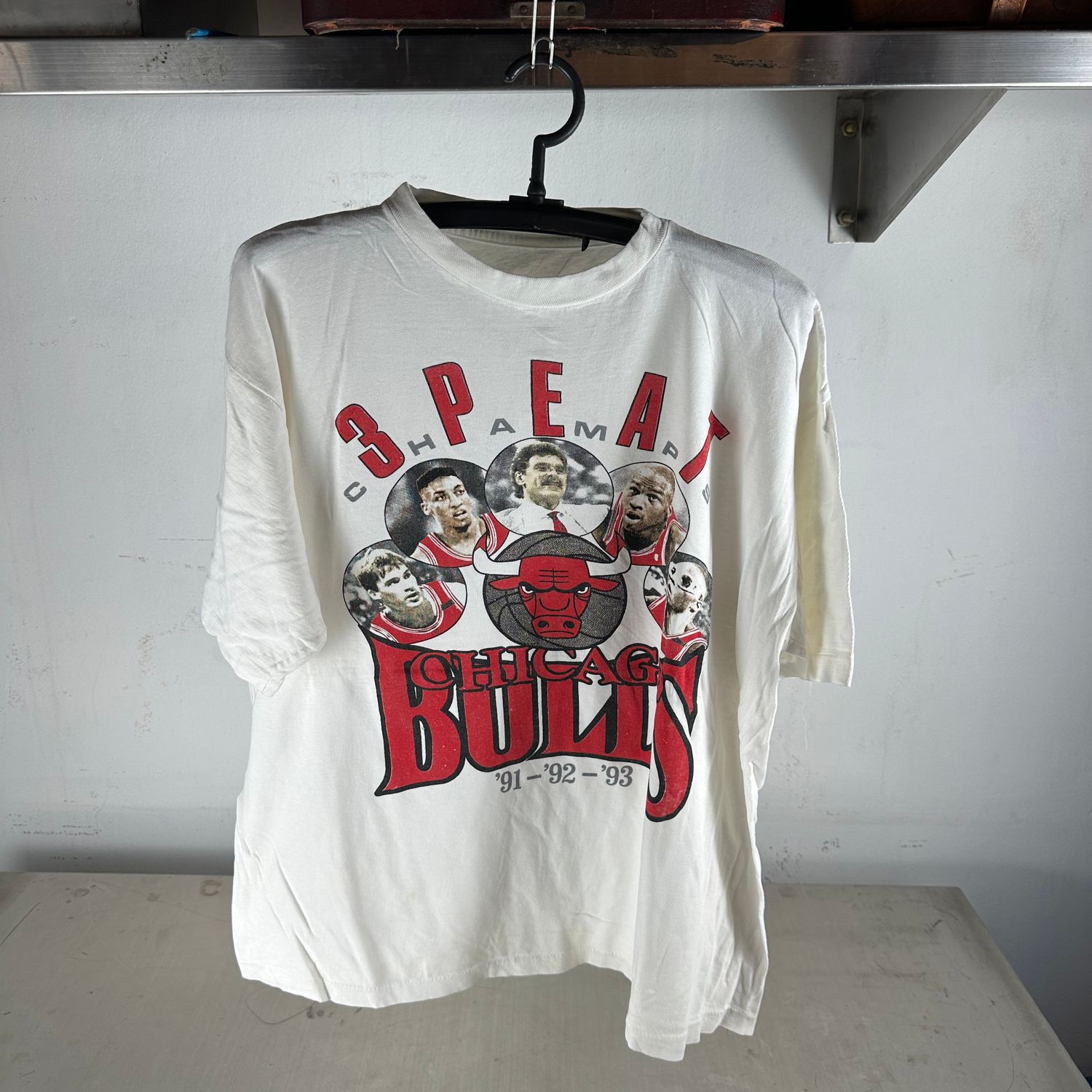 ​Vintage 1993 Chicago Bulls NBA 3 Peat Champions T-Shirt
