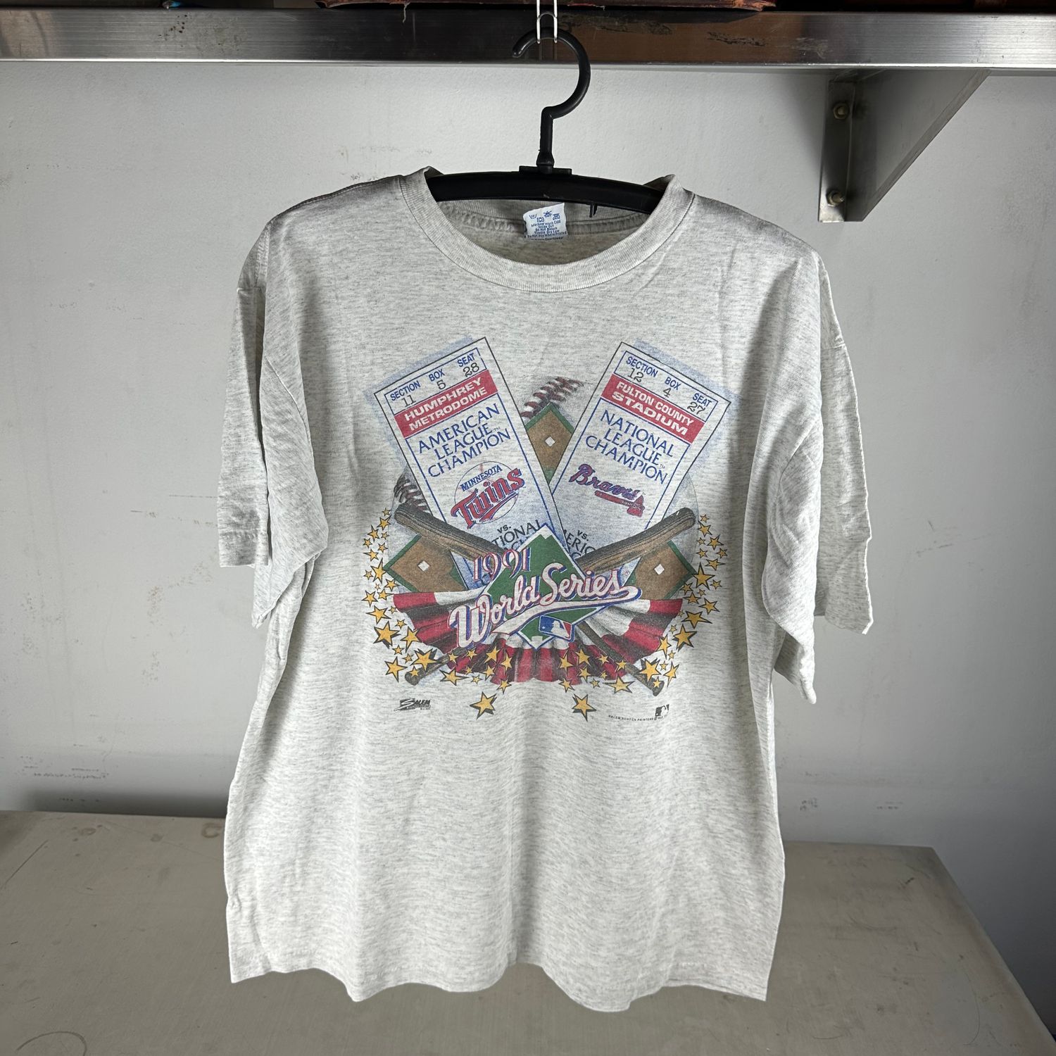 ​Vintage 1991 MLB World Series Minnesota Twins VS Atlanta Braves Graphic T-Shirt