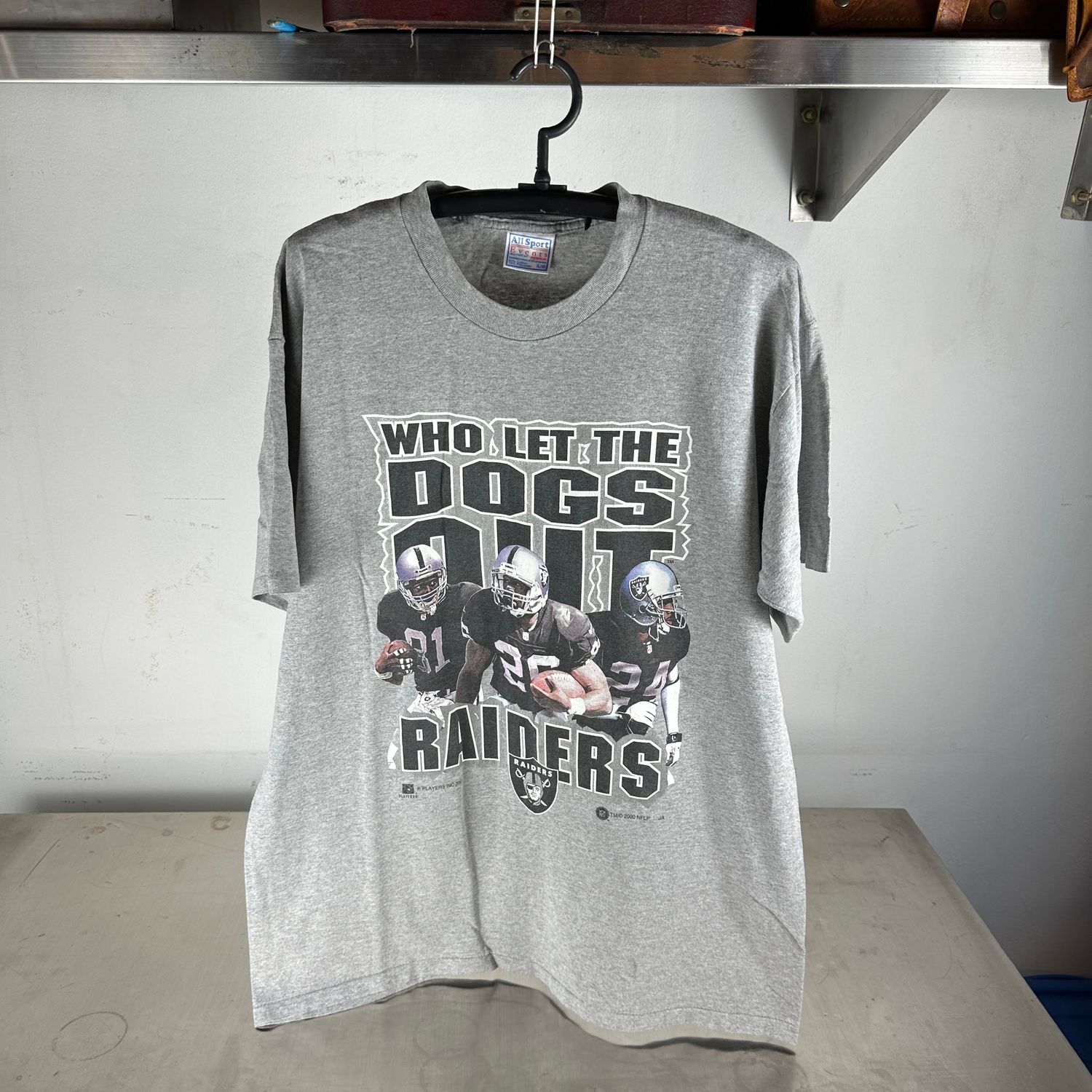 ​Vintage 2000 Oakland Raiders NFL Who Let The Dogs Out T-Shirt