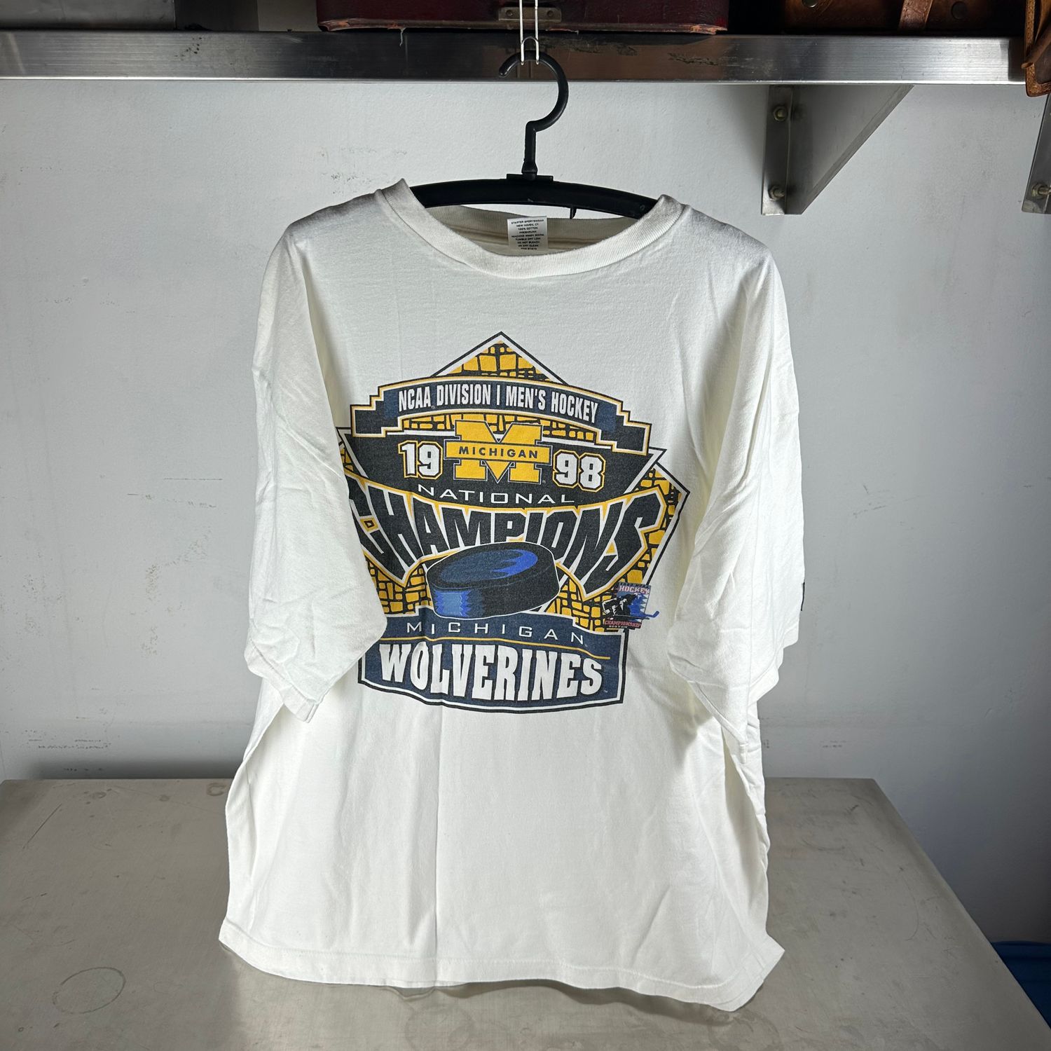 ​Vintage 1998 Michigan Wolverines NCAA Hockey Champions Starter T-Shirt