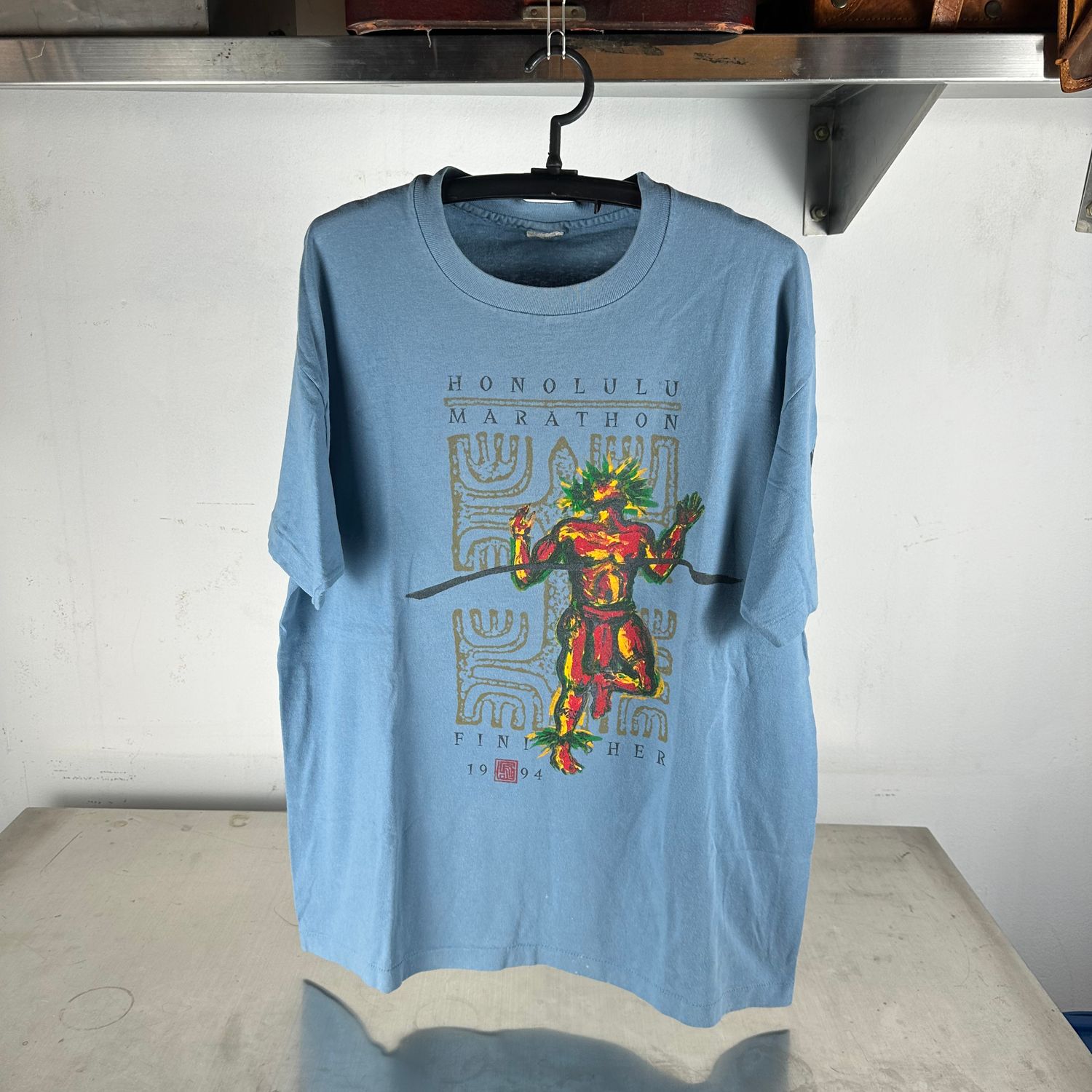 ​Vintage Nike 1994 Honolulu Marathon Finisher Graphic T-Shirt