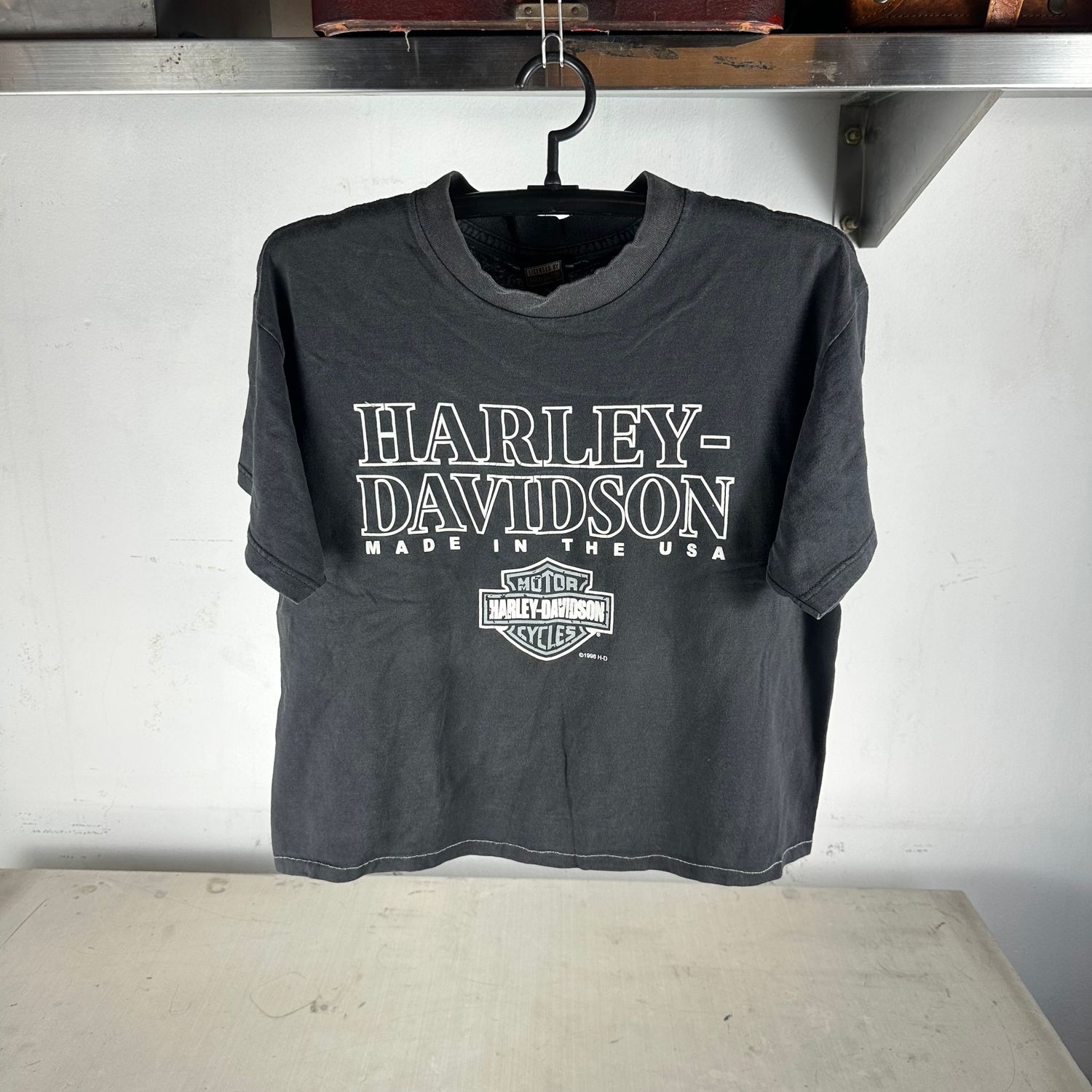 ​Vintage 1996 Harley Davidson Motorcycle Made In USA Cropped T-Shirt