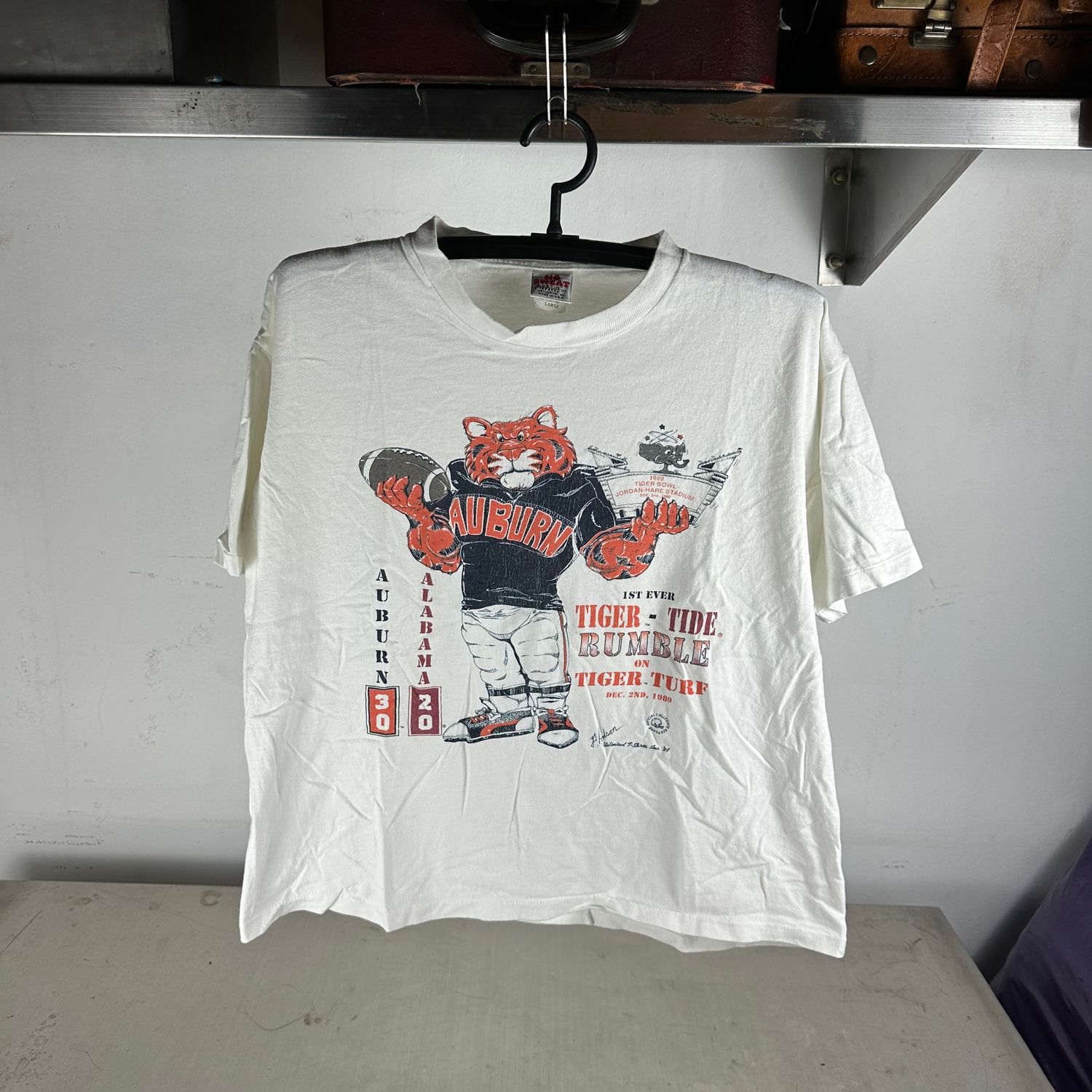 ​Vintage 1989 Auburn Tigers Mascot NCAA Graphic Single Stitch T-shirt