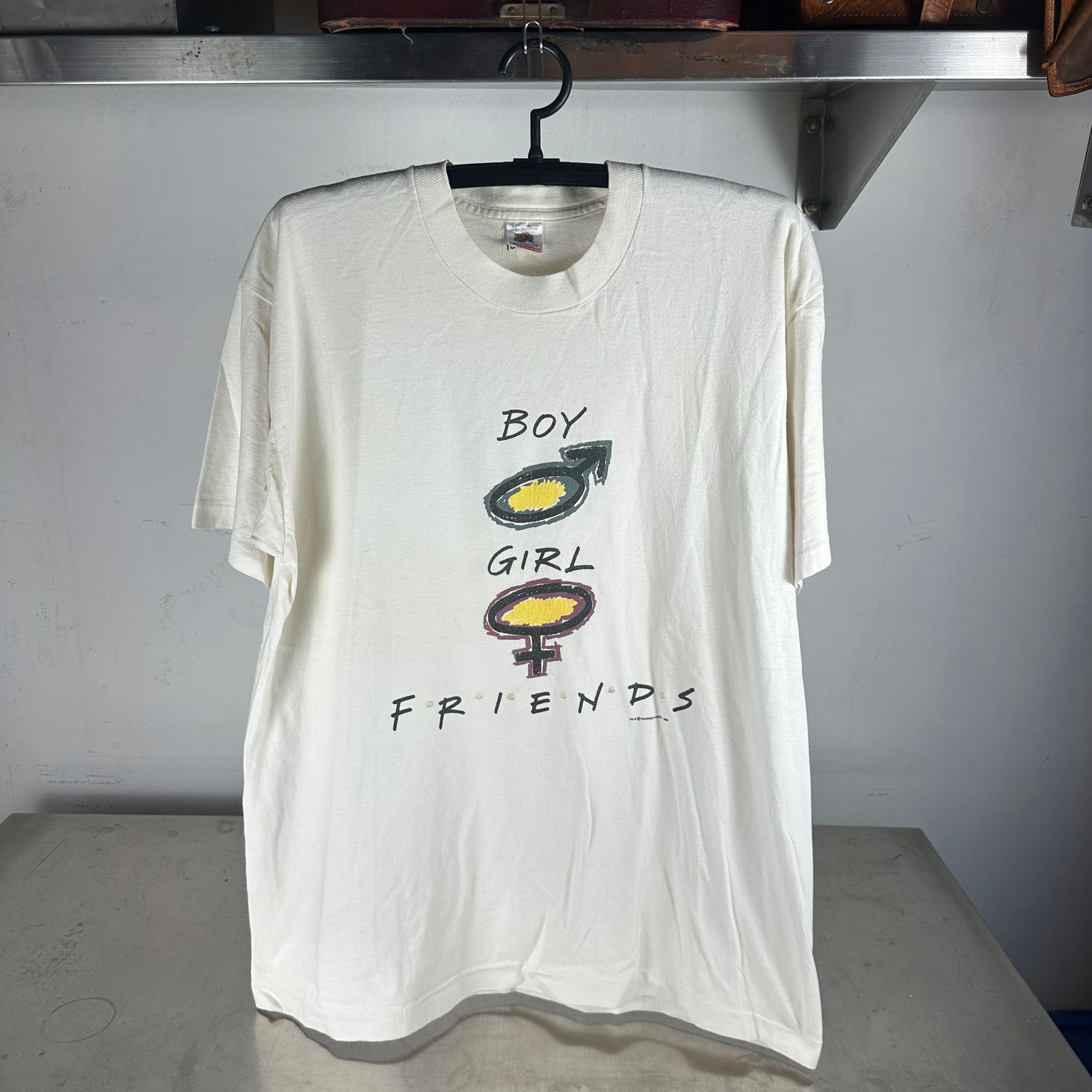 ​Vintage 1995 Friends Sitcom TV Series Boy Girl Friends Graphic T-shirt