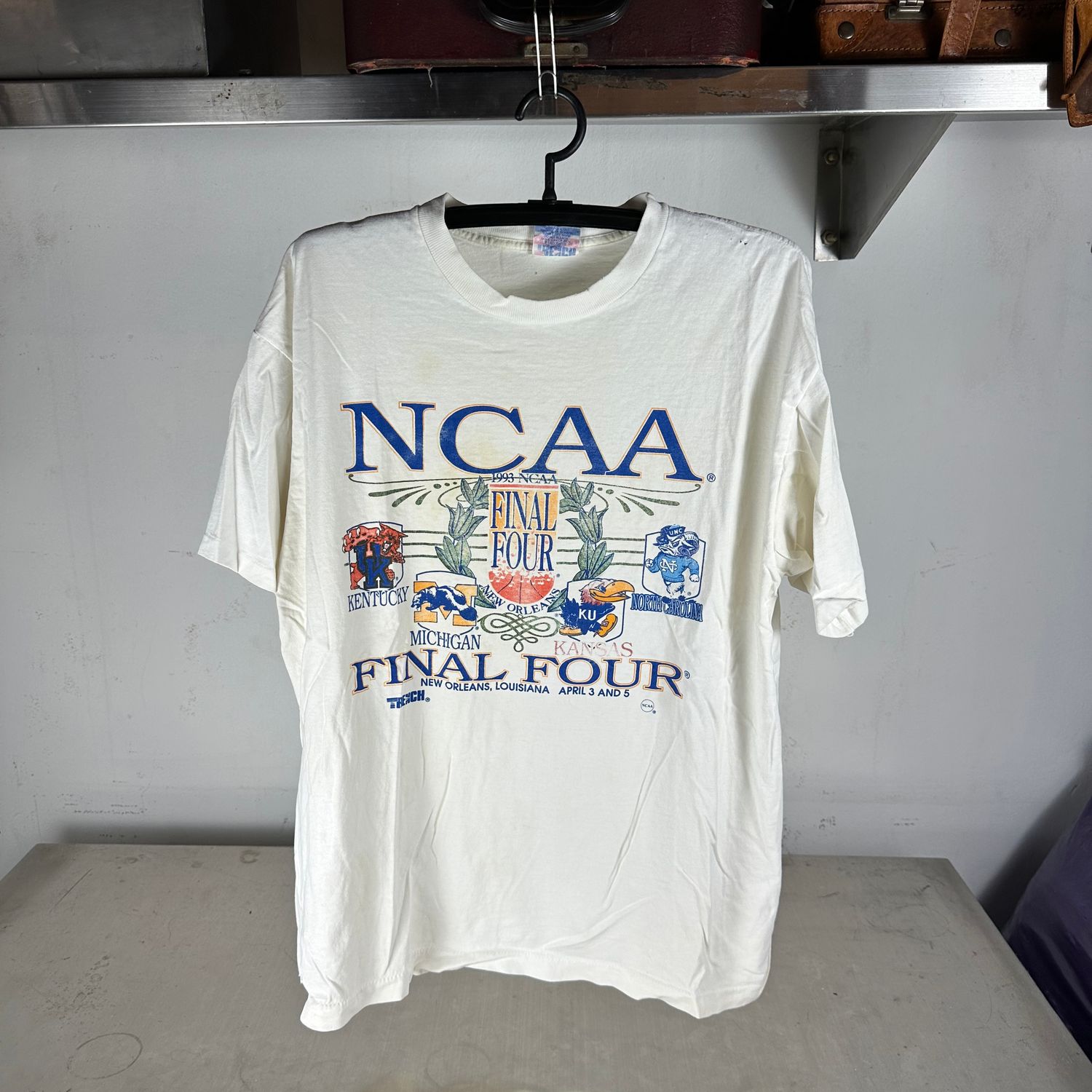 ​Vintage 1993 NCAA Basketball Final Four Graphic Single Stitch T-shirt