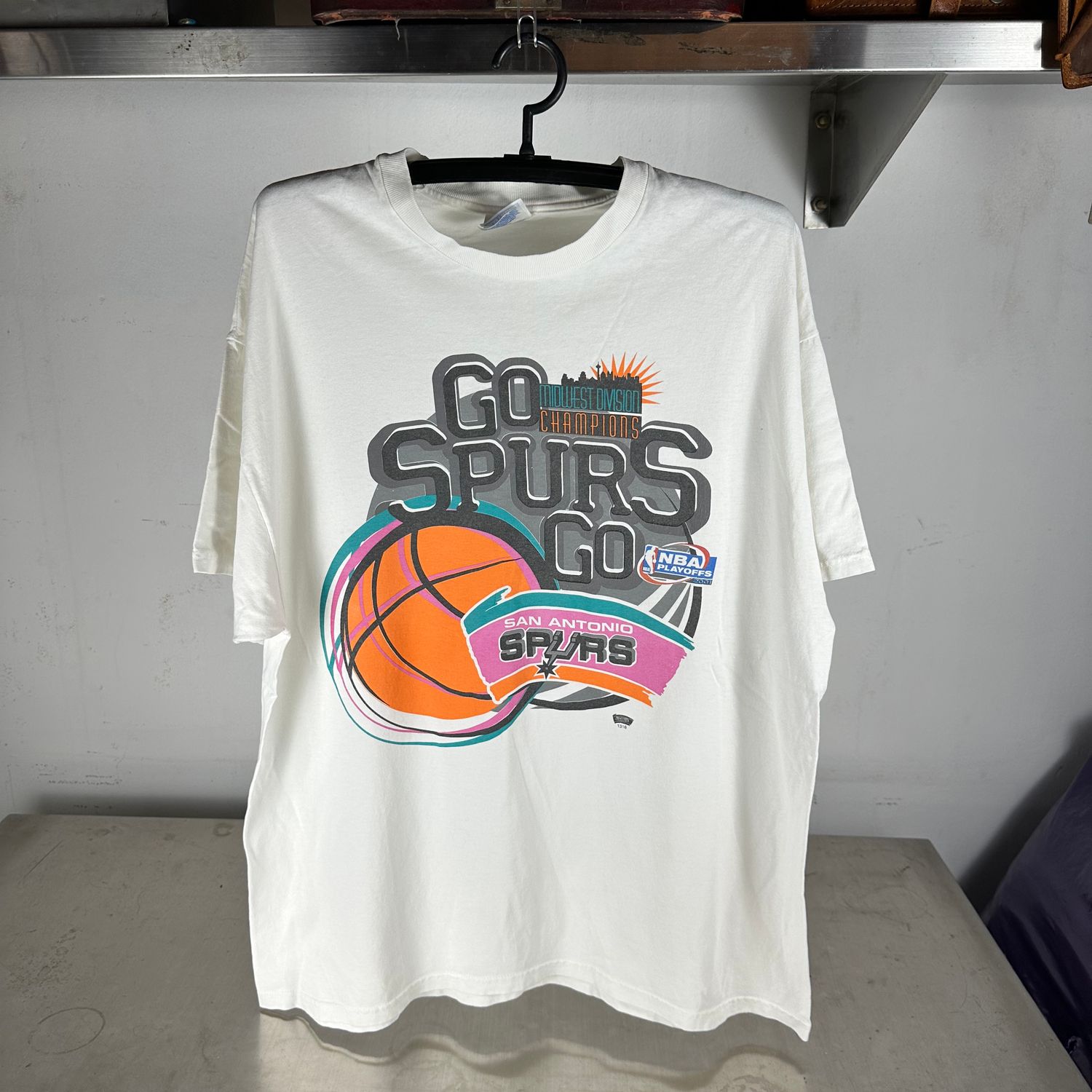 ​Vintage 2001 San Antonio Spurs NBA Playoffs Go Spurs Go Graphic T-shirt