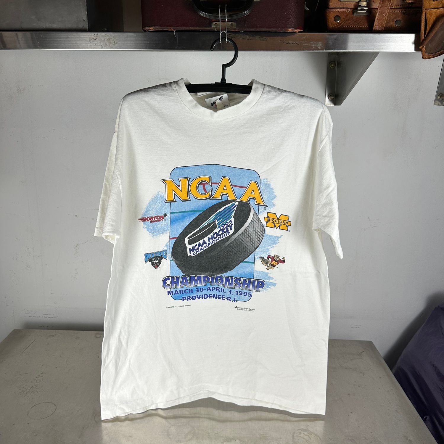 ​Vintage 1995 NCAA Hockey Championship Graphic T-shirt