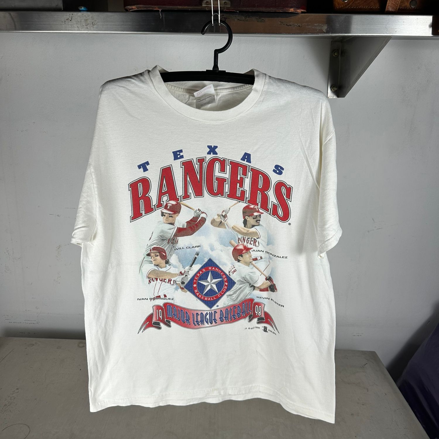 Vintage 1998 Texas Rangers MLB Baseball Graphic T-shirt