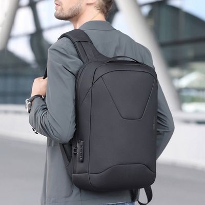 BANGE BG-22188 Kilitli ve USB Şarj Portlu 15.6" Laptop Sırt Çantası-Siyah