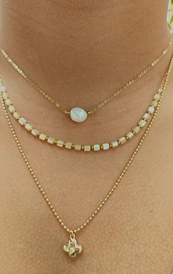 Collier à Trois Chaînes avec Perles Décoratives