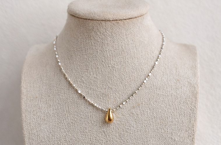 Collier perles fines goutte dorée