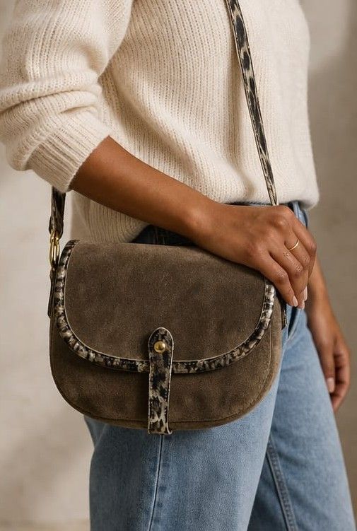 ​Sac bandoulière en suédine beige