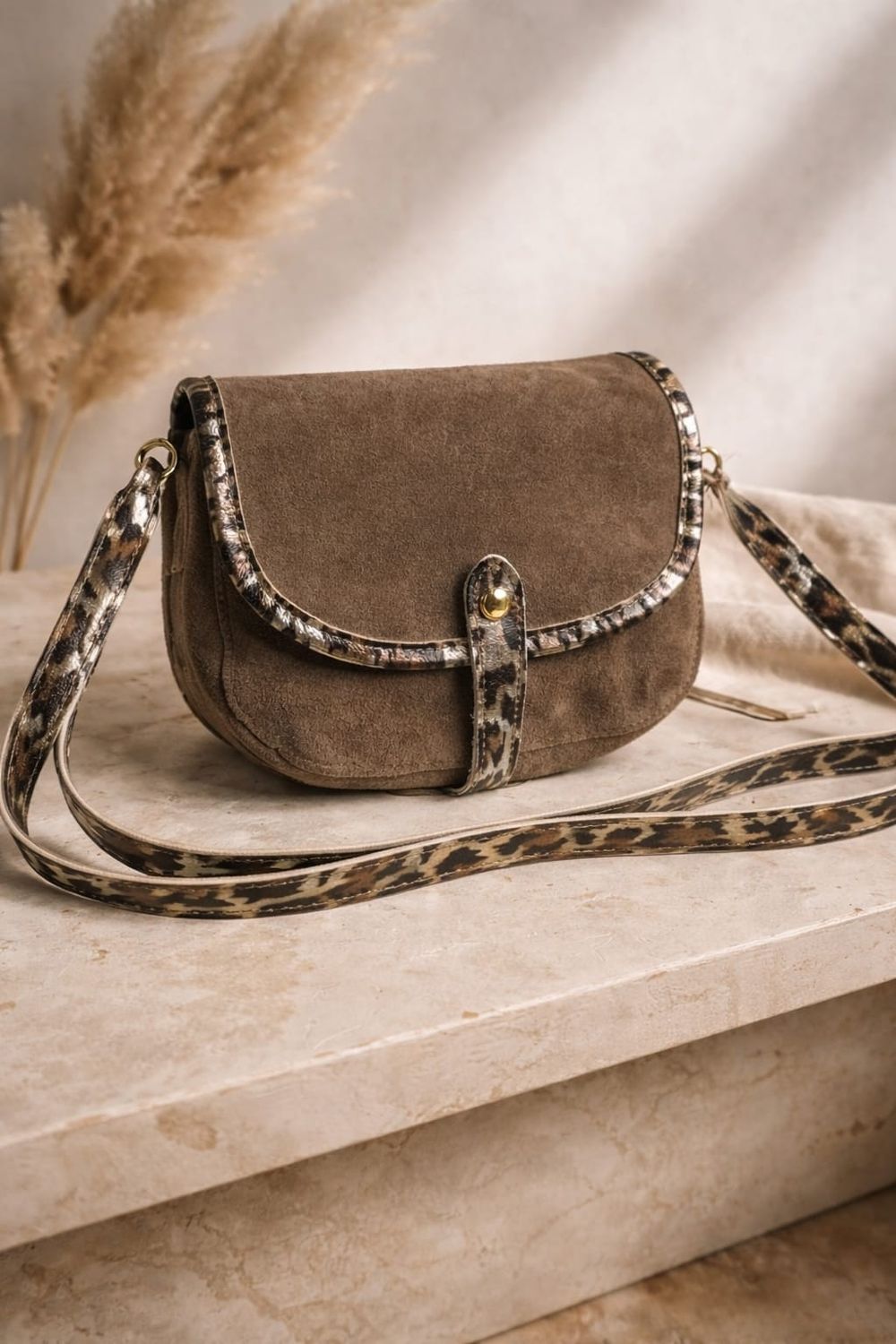 ​Sac bandoulière en suédine beige