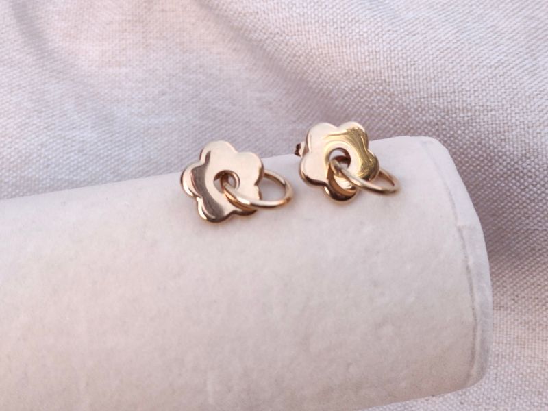 Boucles d'Oreilles Fleur Dorée