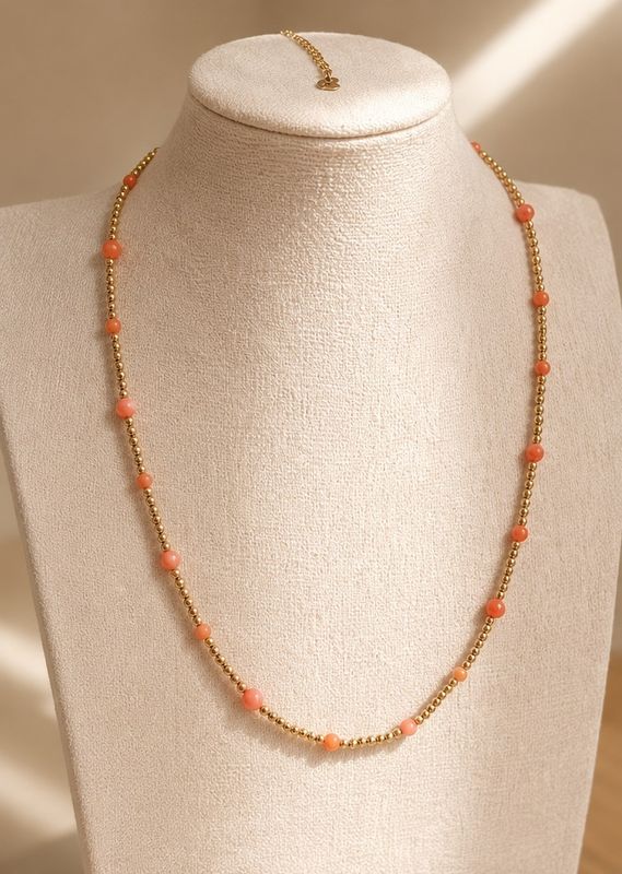 Collier à perles corail