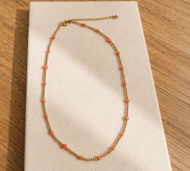 Collier à perles corail