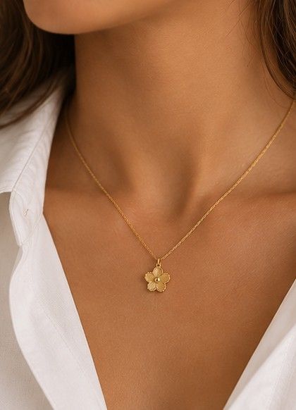 Collier Zola doré – Petite fleur