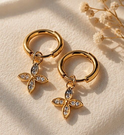 Boucles d’oreilles Yara dorées – Fleur sertie