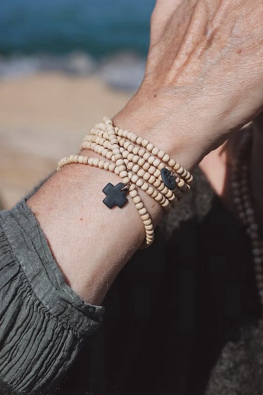 Multi-tour perle bois &amp; papille céramique noire