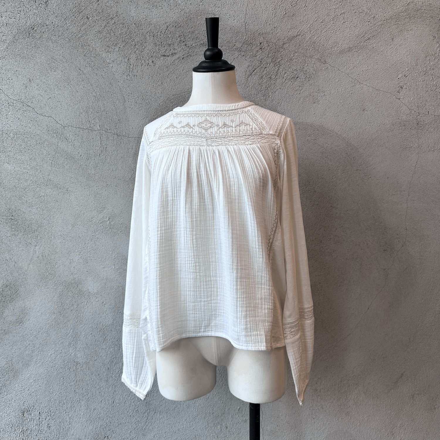 BK451 Blouse, Color: Crudo, Size: XS